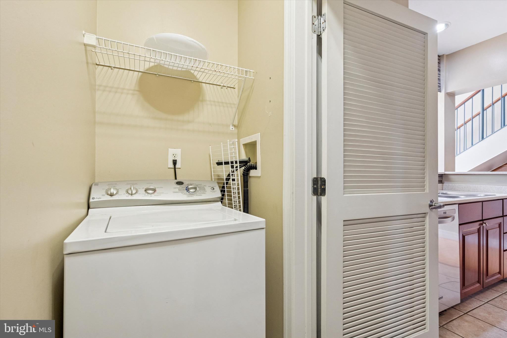 LOGAN SQUARE - Residential