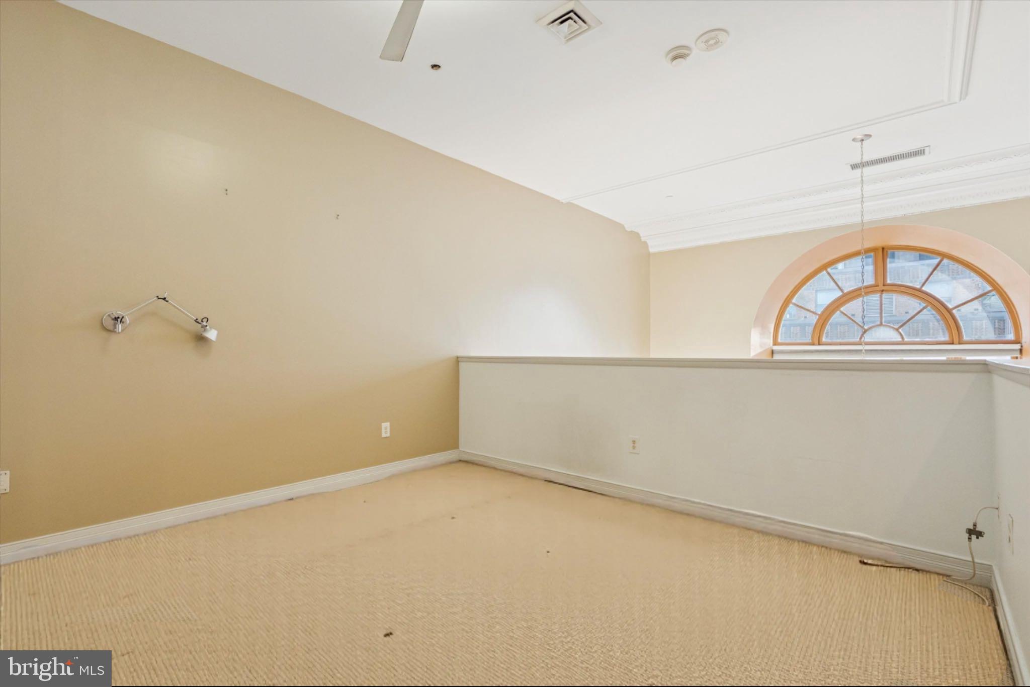 LOGAN SQUARE - Residential