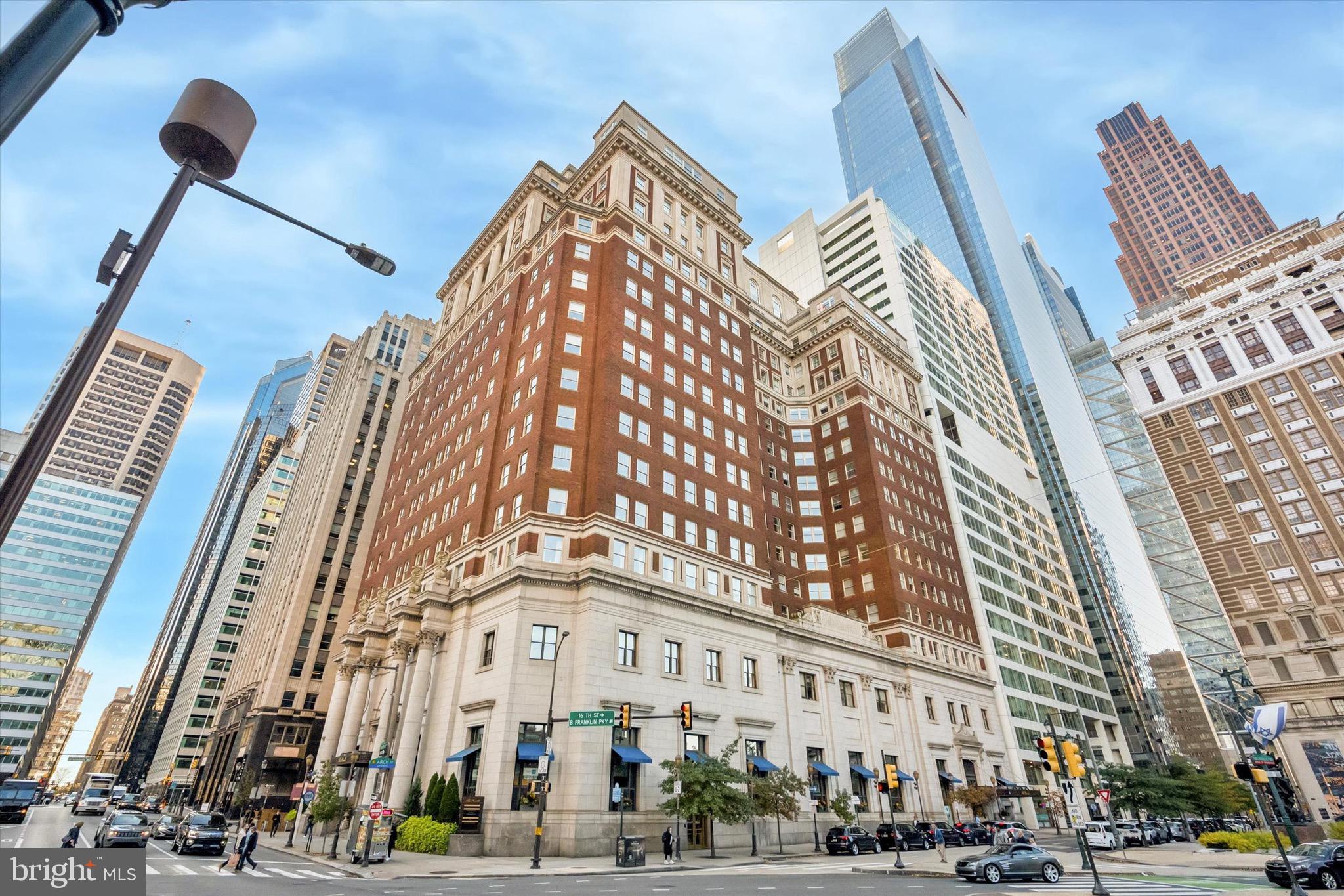 LOGAN SQUARE - Residential