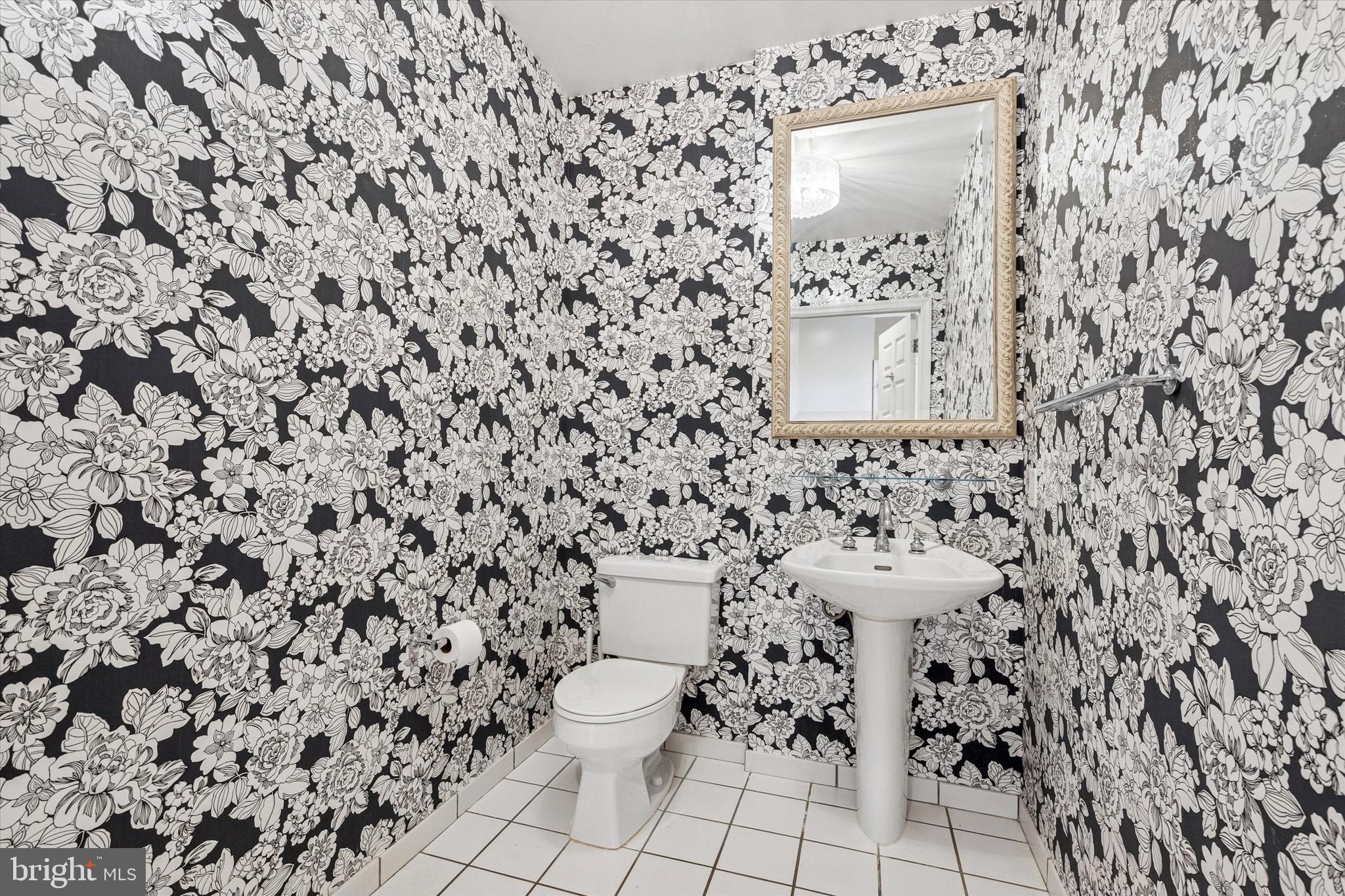 LOGAN SQUARE - Residential