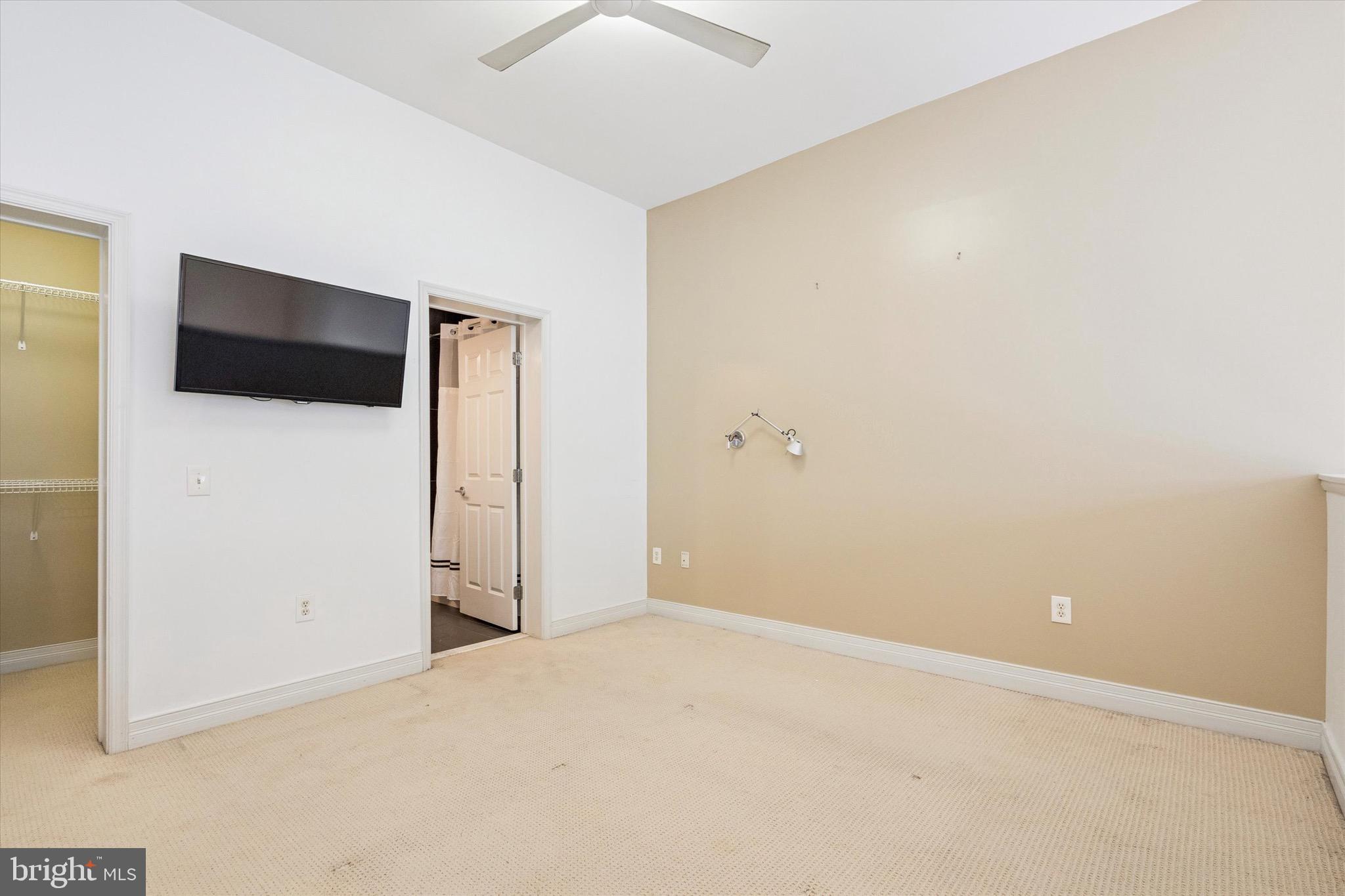 LOGAN SQUARE - Residential