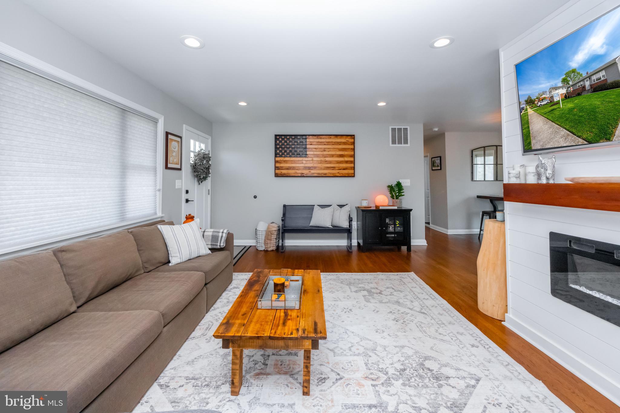 907 VANDERWOOD ROAD