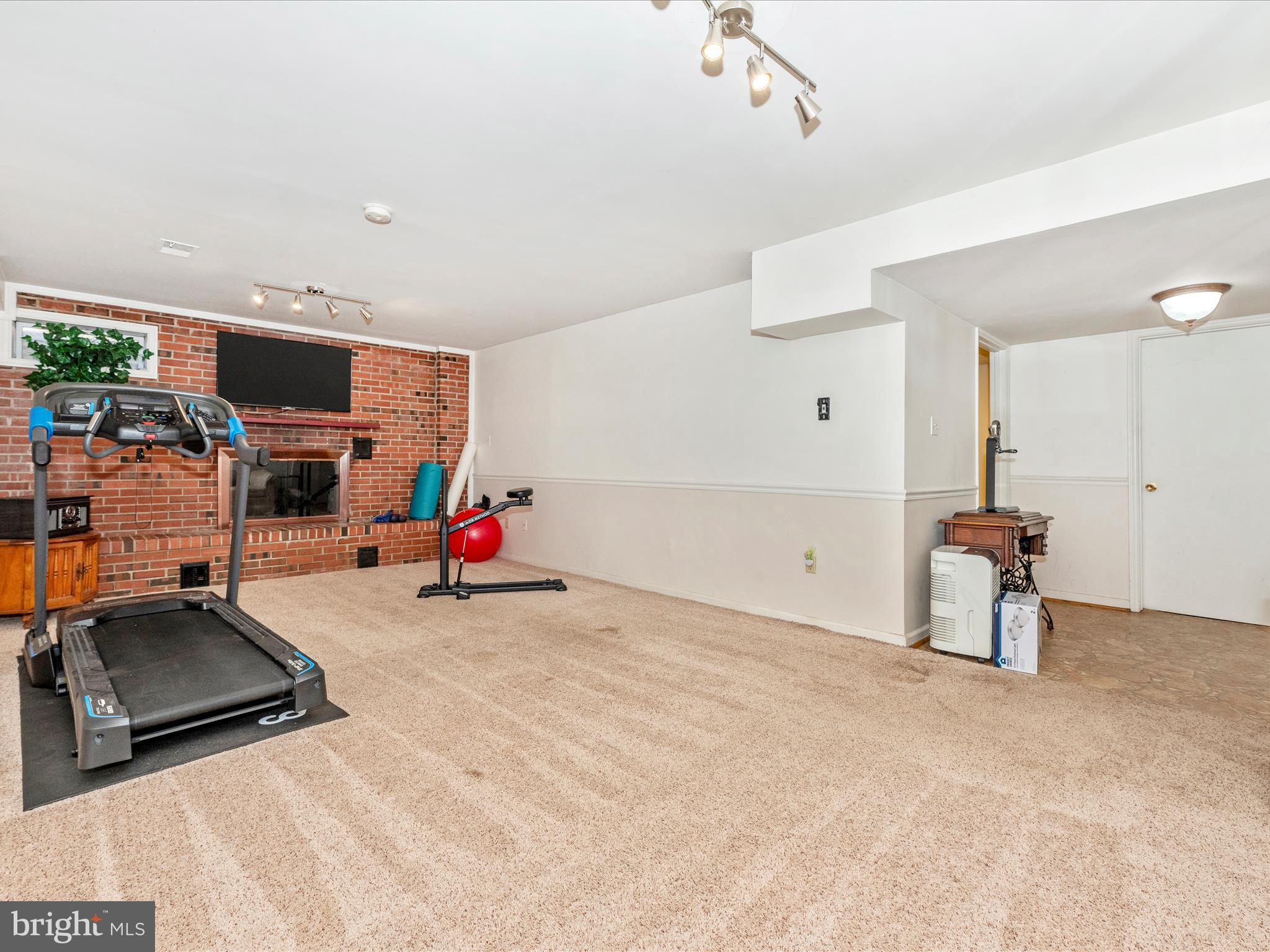 PLEASANT ESTATES - Residential