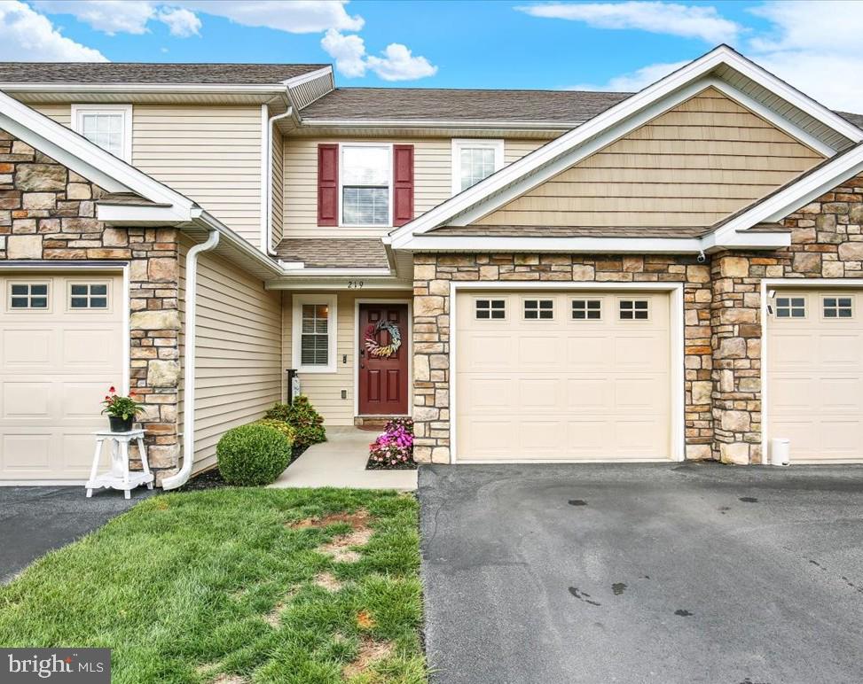 219 LAKESIDE CROSSING