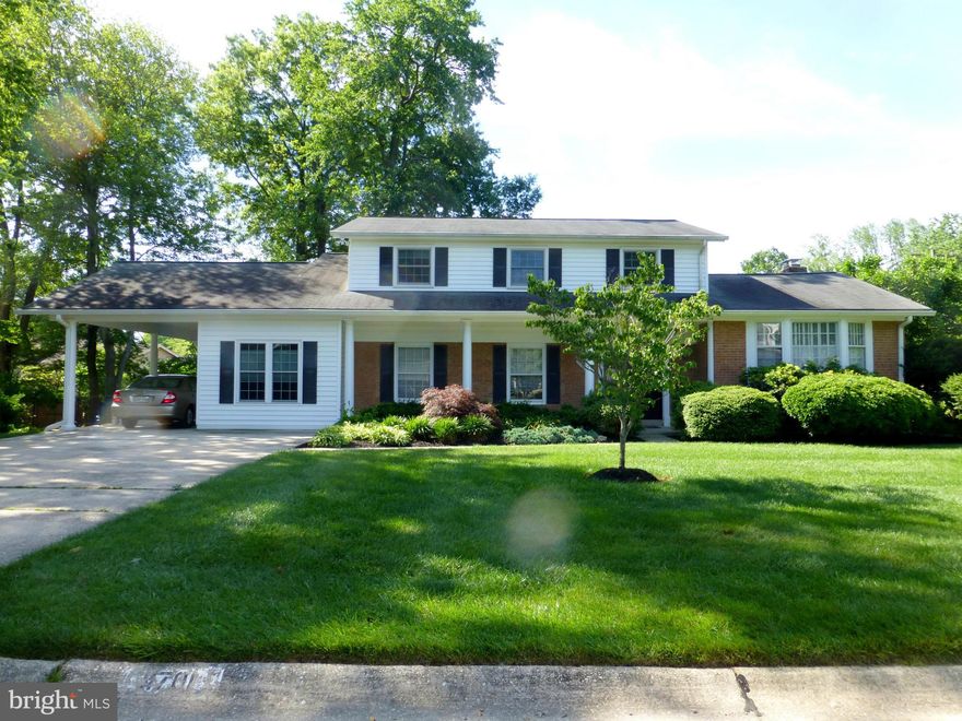 2 master bedroom suites! One master bedroom suite on main floor.Renovated kitchen with sliding drawers in pantry,pot/pan drawers,built-in desk. 0.3 mile to Churchill high school. Fenced yard. Oversize carport and driveway fit 6 cars.Automatic generator. Close to schools,churches & synagogues. Large finished basement rec room. 1/2 of first month's rent free if lease starts August 1.