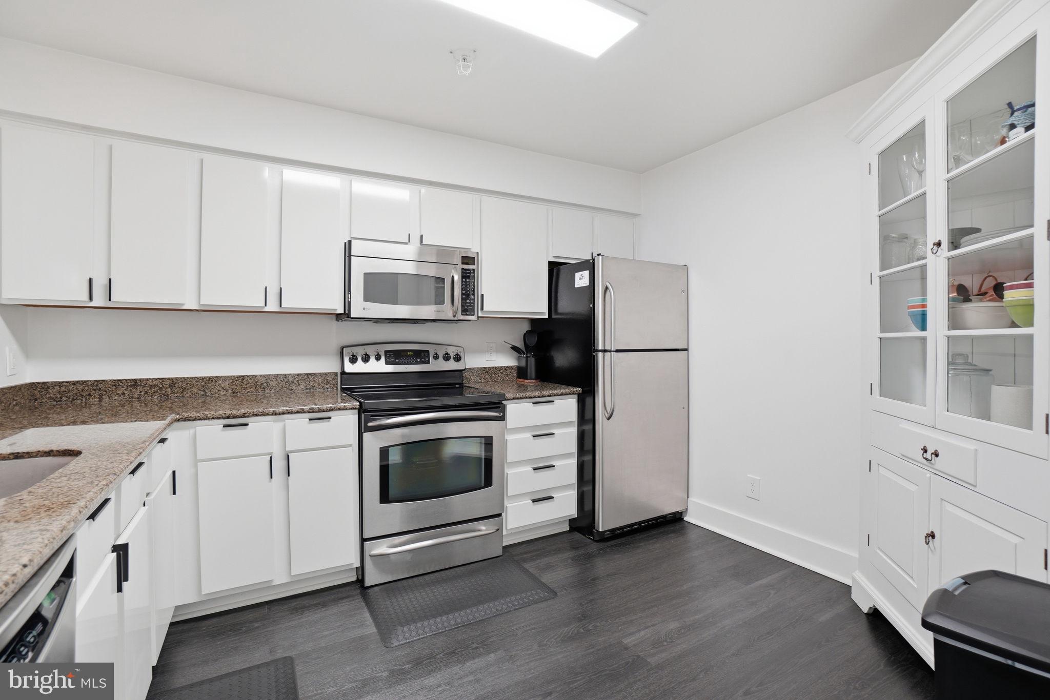 FOUR WINDS AT OAKTON - Residential