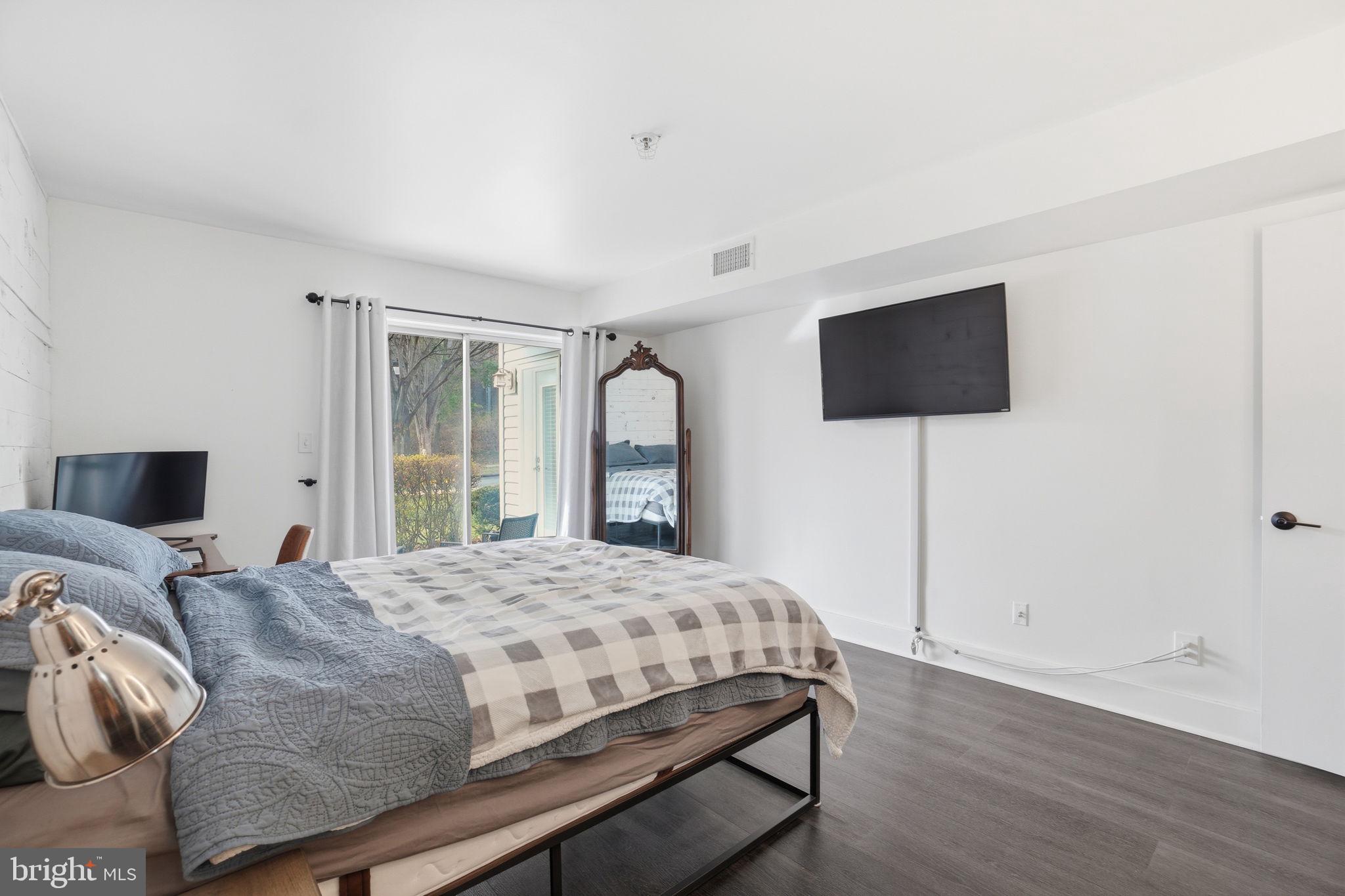 FOUR WINDS AT OAKTON - Residential