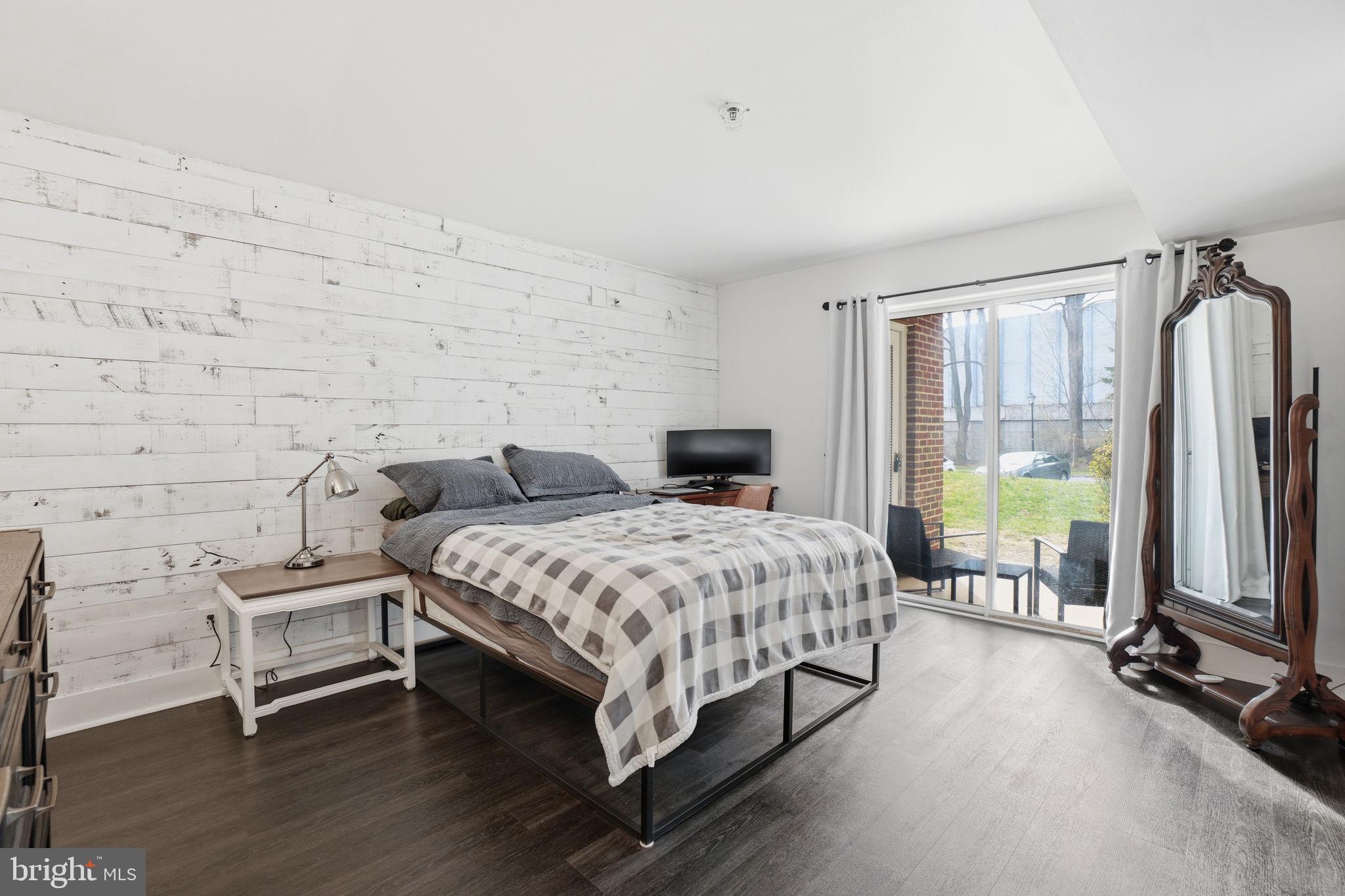 FOUR WINDS AT OAKTON - Residential