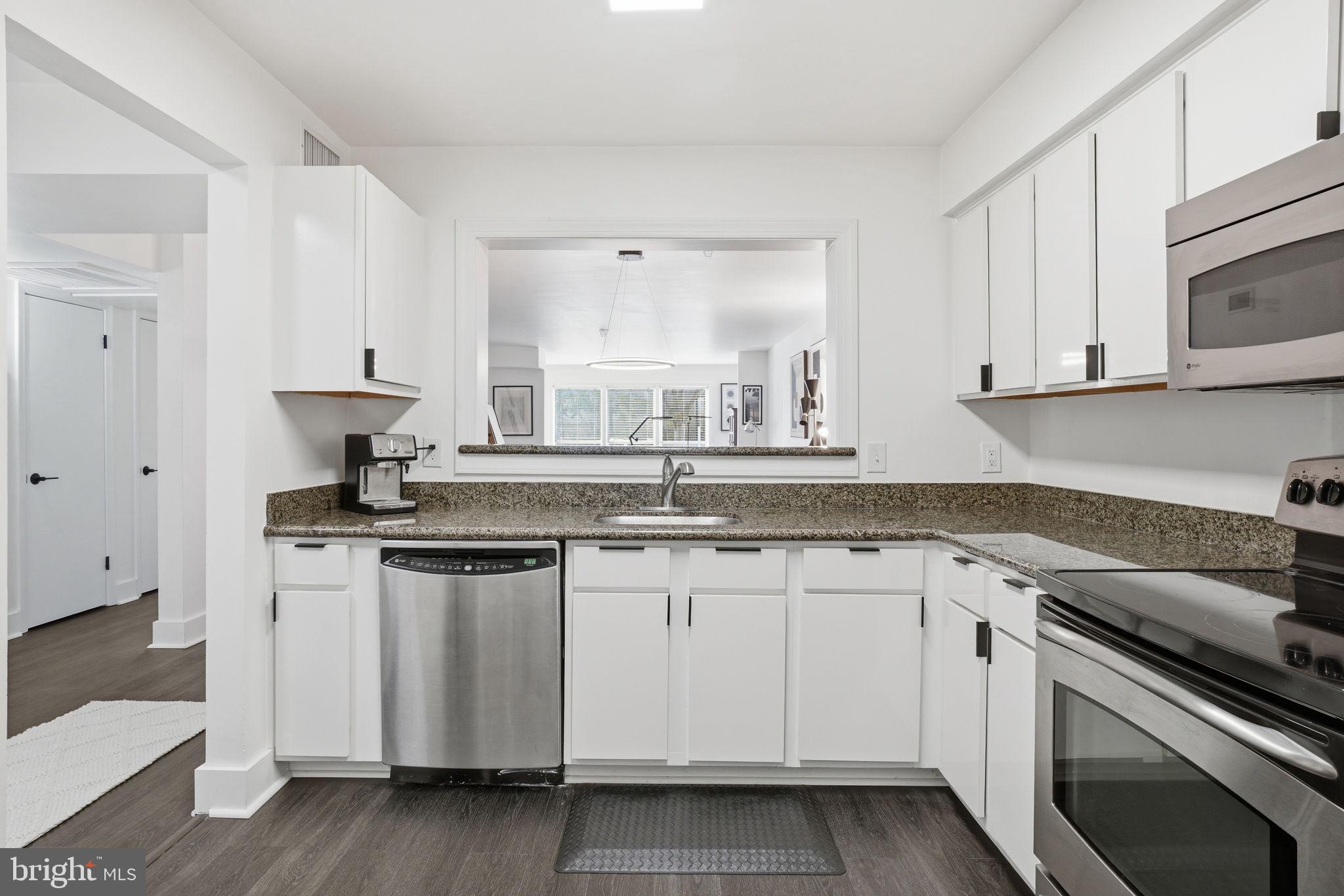 FOUR WINDS AT OAKTON - Residential