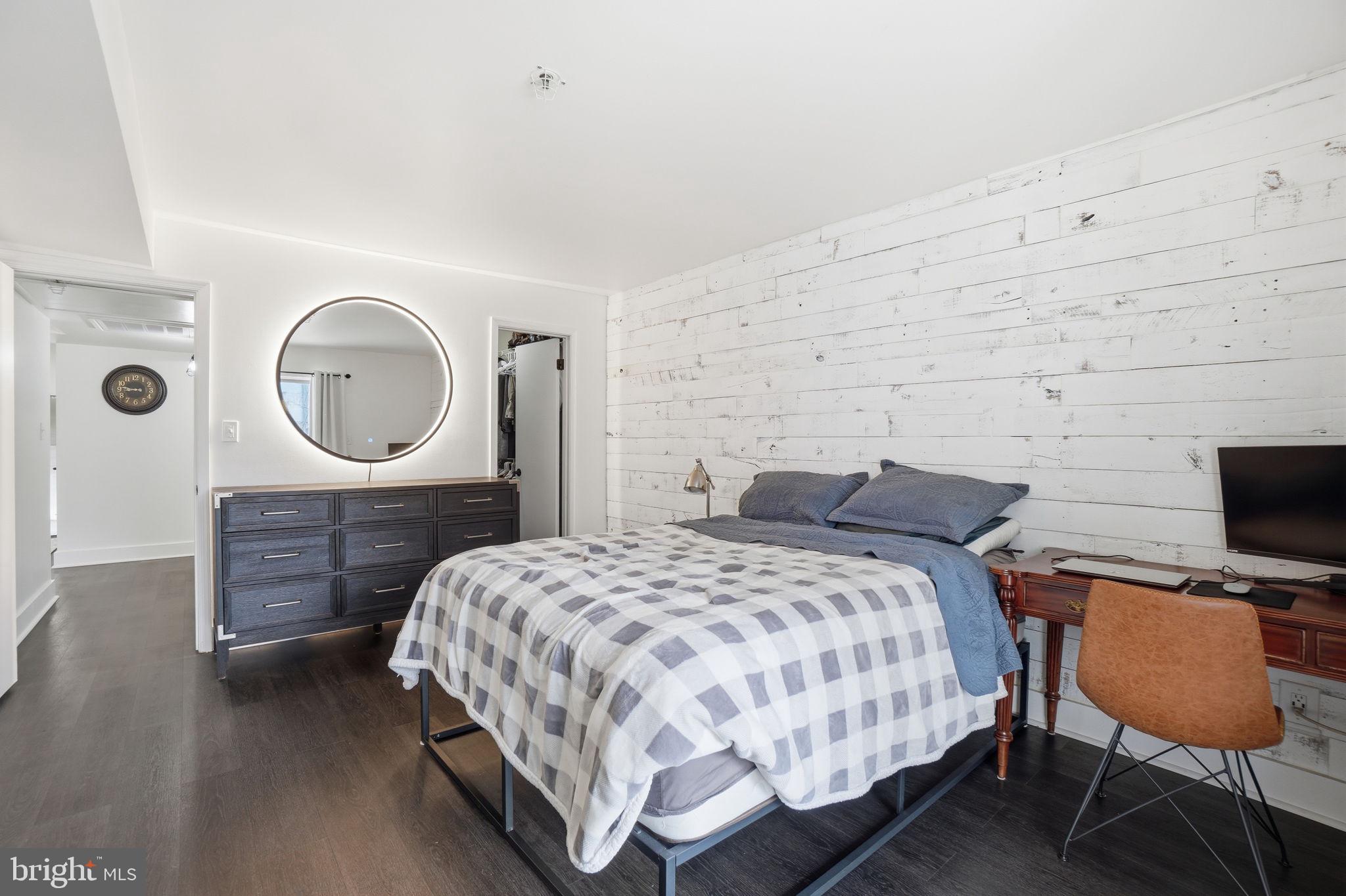 FOUR WINDS AT OAKTON - Residential