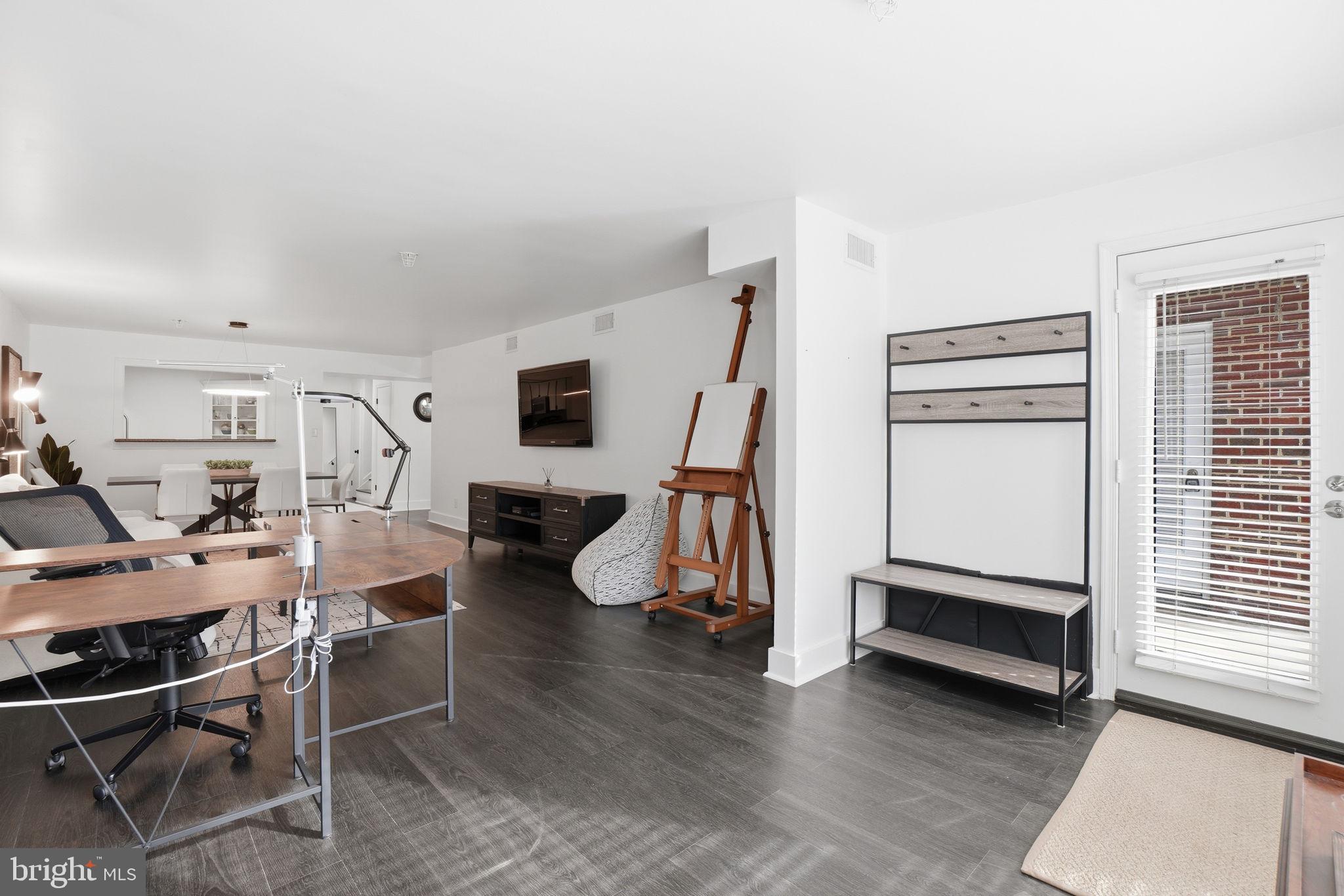 FOUR WINDS AT OAKTON - Residential