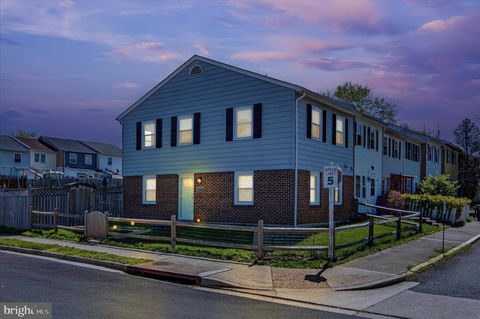 Photo of 7601 Glenolden Place, MANASSAS, VA 20111 (MLS # VAPW2116484)