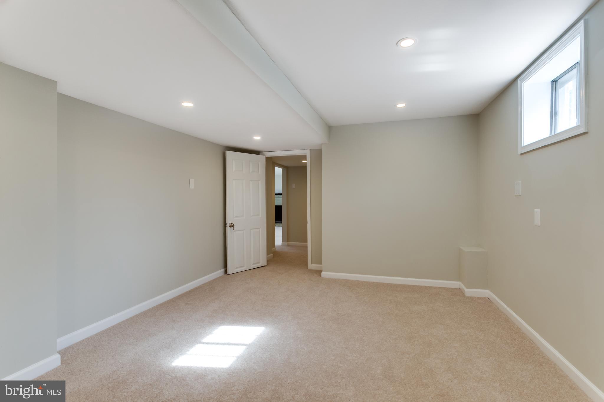 MANSFIELD MANOR - Residential