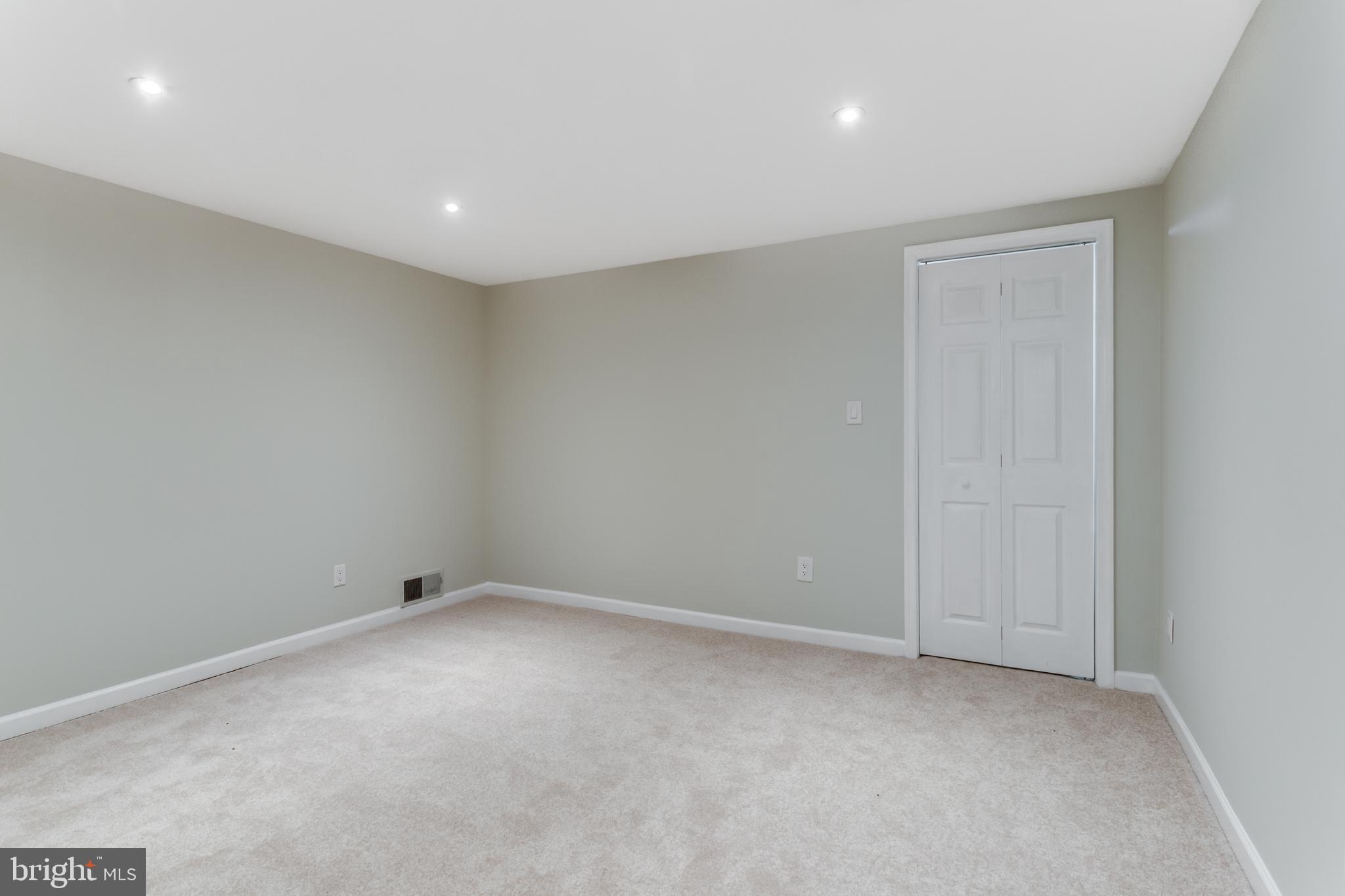 MANSFIELD MANOR - Residential