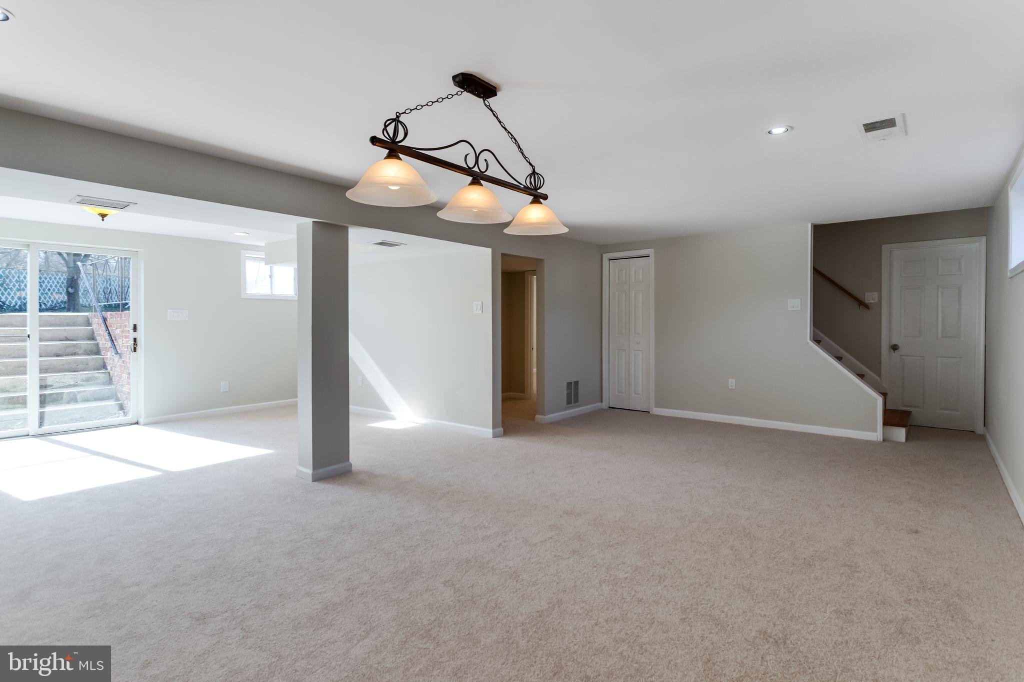 MANSFIELD MANOR - Residential