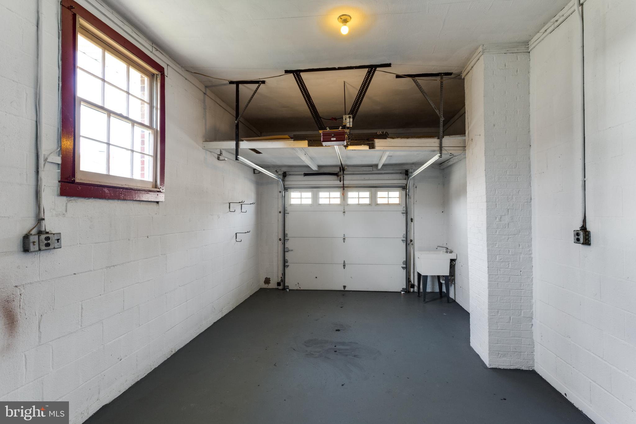 MANSFIELD MANOR - Residential