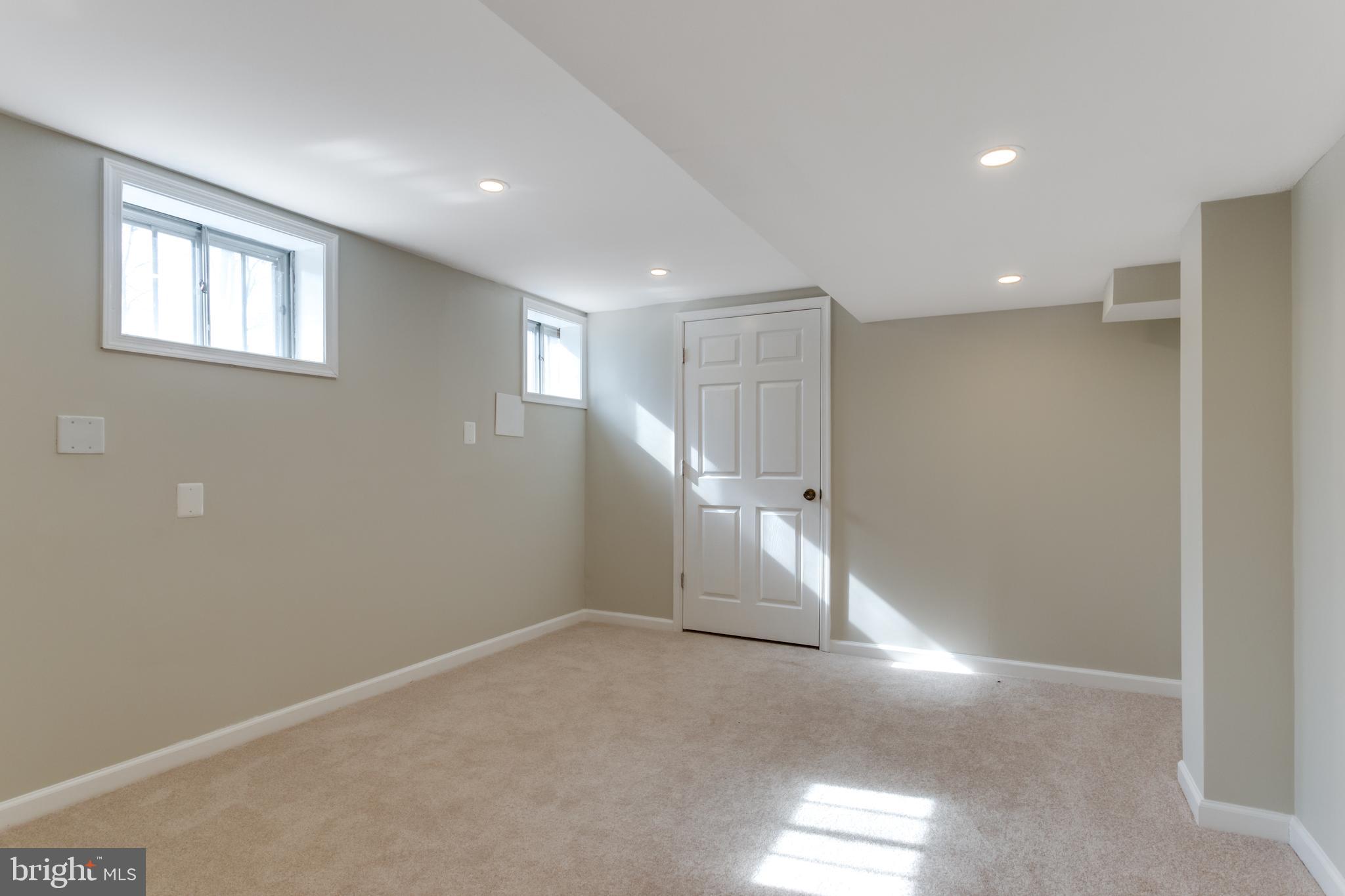 MANSFIELD MANOR - Residential