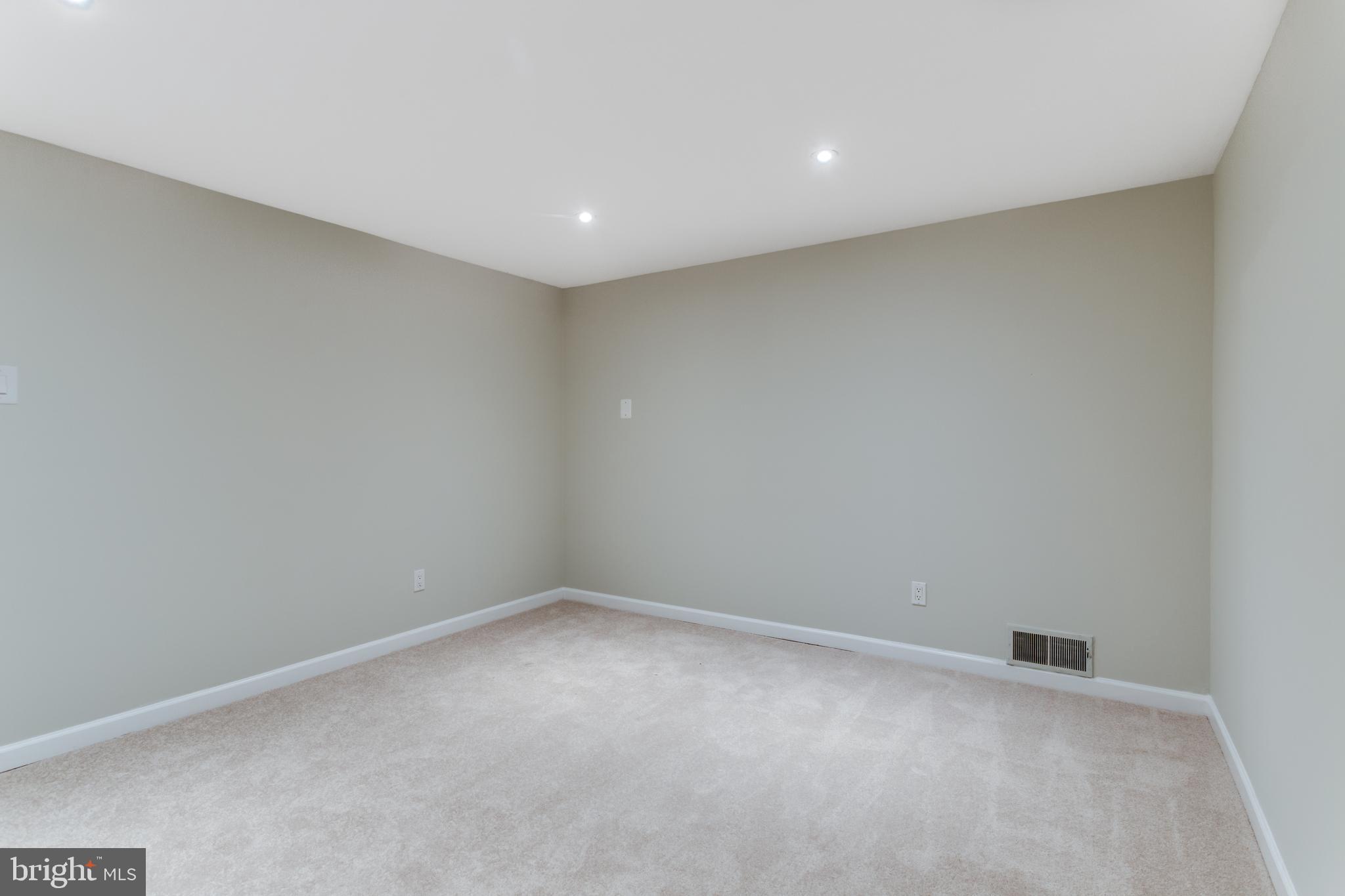 MANSFIELD MANOR - Residential