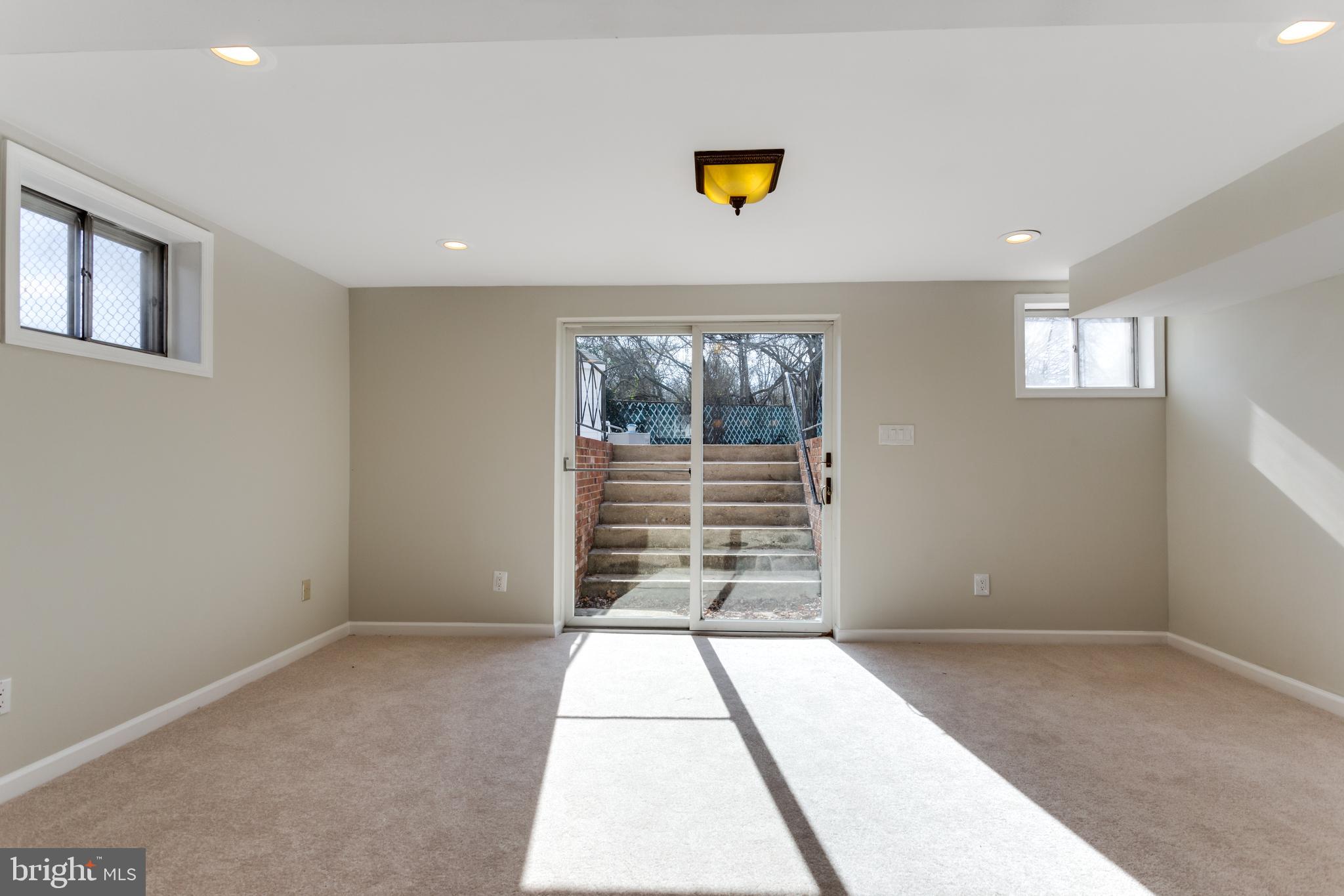 MANSFIELD MANOR - Residential