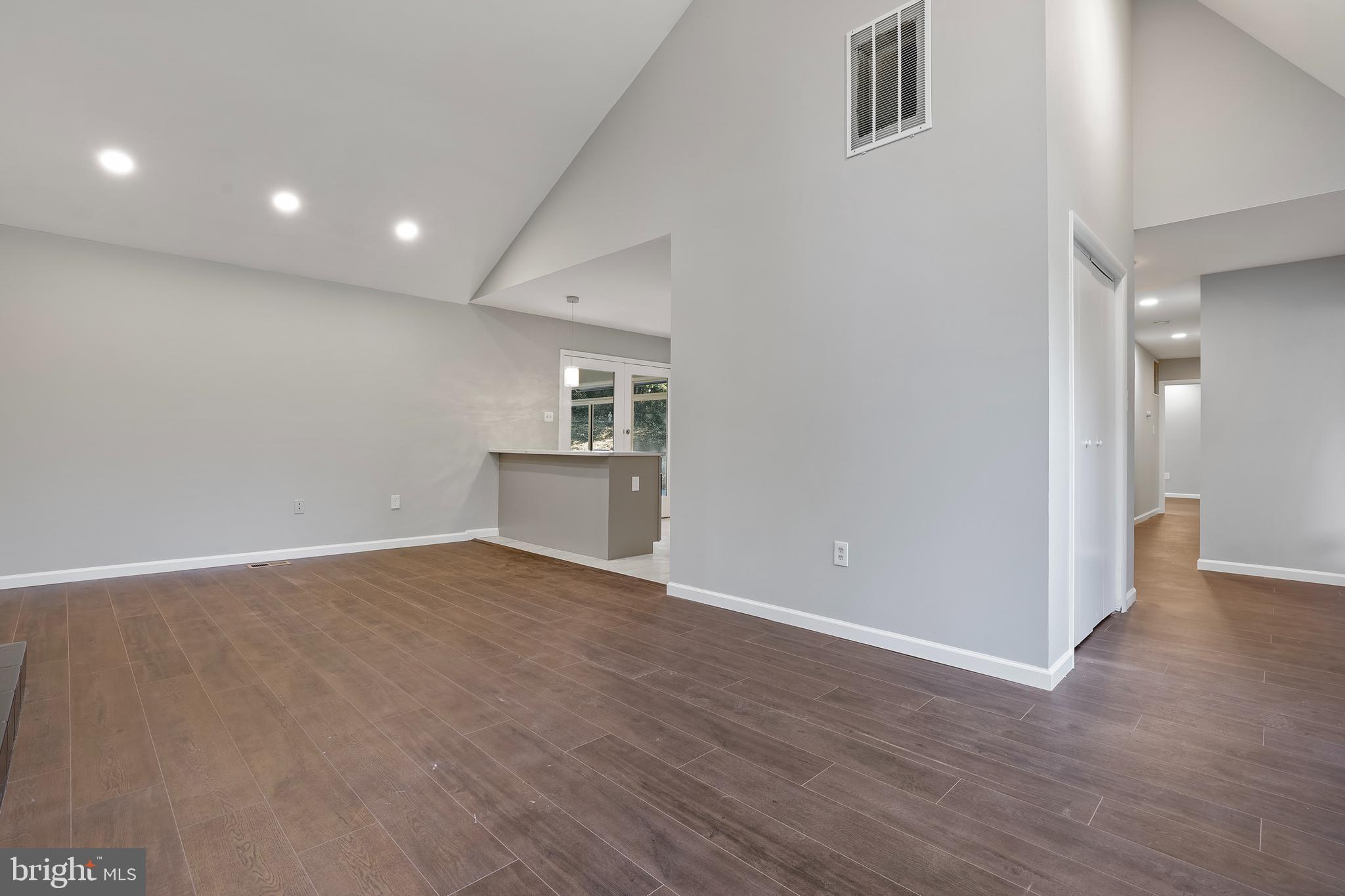 37 LAKESIDE DRIVE