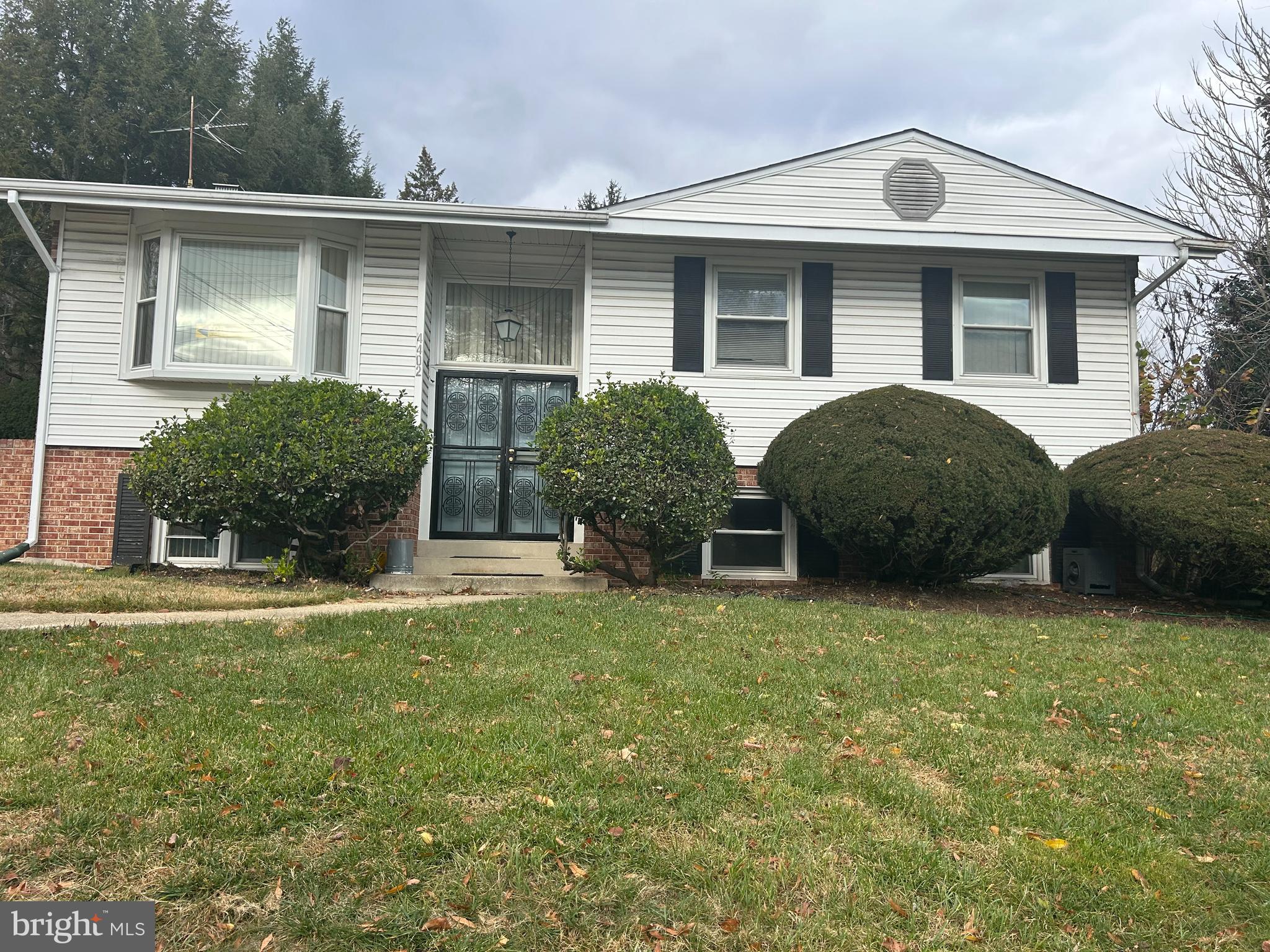 SELLMAN ESTATES - Residential Lease