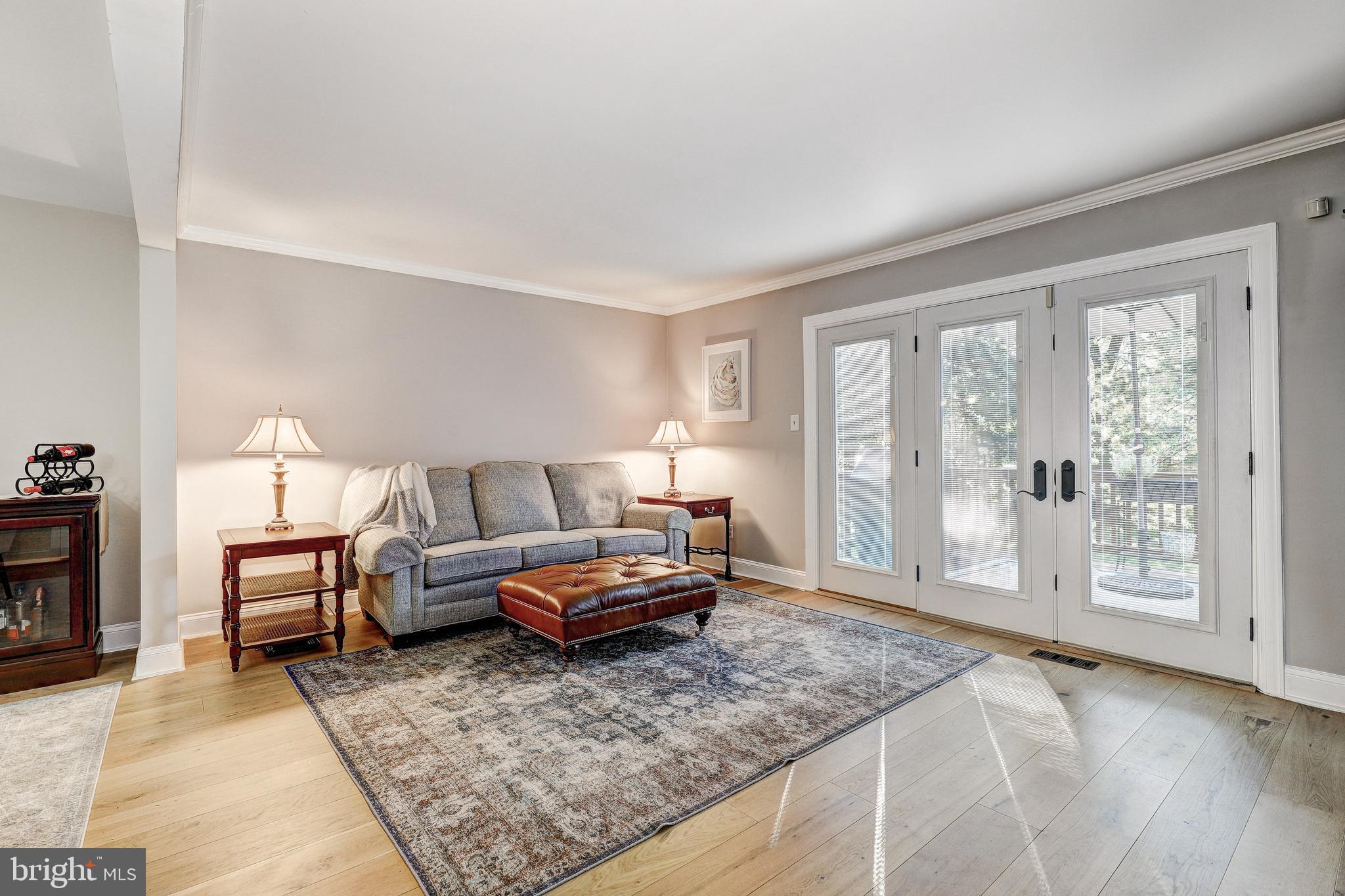 CHIPPENDALE - Residential