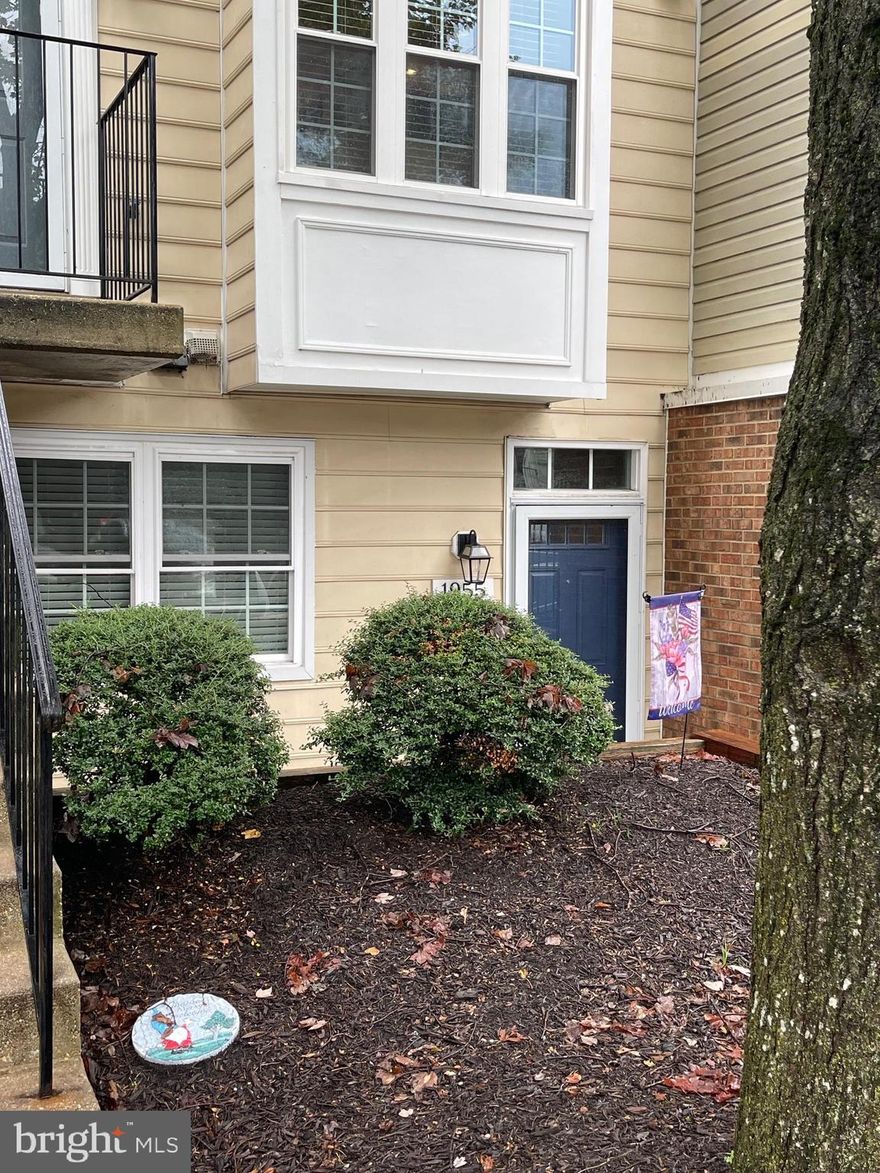 BEAUTIFULLY UPDATED/UPGRADED HOME WITH FENCED REAR YARD IN SOUGHT-AFTER CROFTON VILLAGE**PLENTIFUL COMMUNITY AMENITIES INCLUDING MULTIPLE POOLS, PLAYGROUNDS, VOLLEYBALL/TENNIS/BASKETBALL COURTS, BASEBALL/SOCCER/LACROSSE FIELDS, WALKING PATHS, ETC.**PREFER NO SMOKING **OWNER WILL CONSIDER PETS**