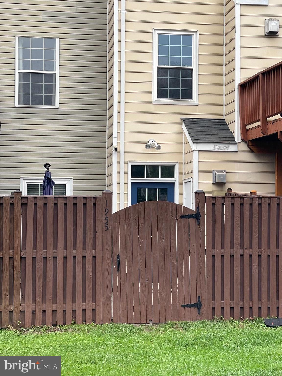 SYCAMORE MEWS - Residential Lease