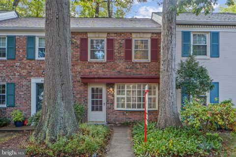 Photo of 881 Azalea Drive #24-881, ROCKVILLE, MD 20850 (MLS # MDMC2202400)