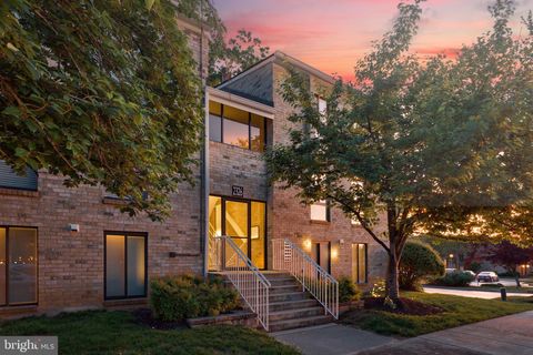 Photo of 2326 Freetown Ct #2B, RESTON, VA 20191 (MLS # VAFX2311430)