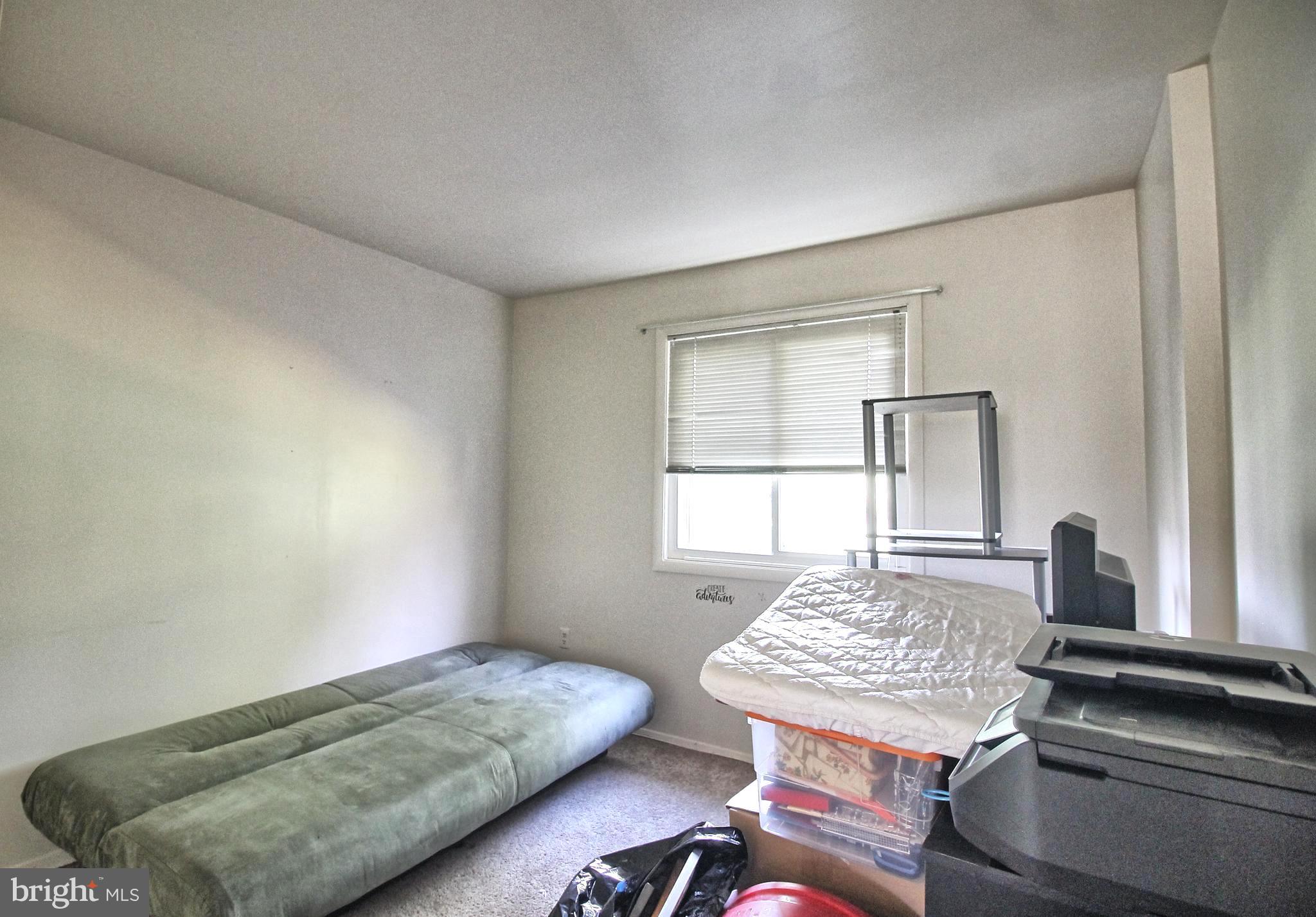 LAURELTON - Residential