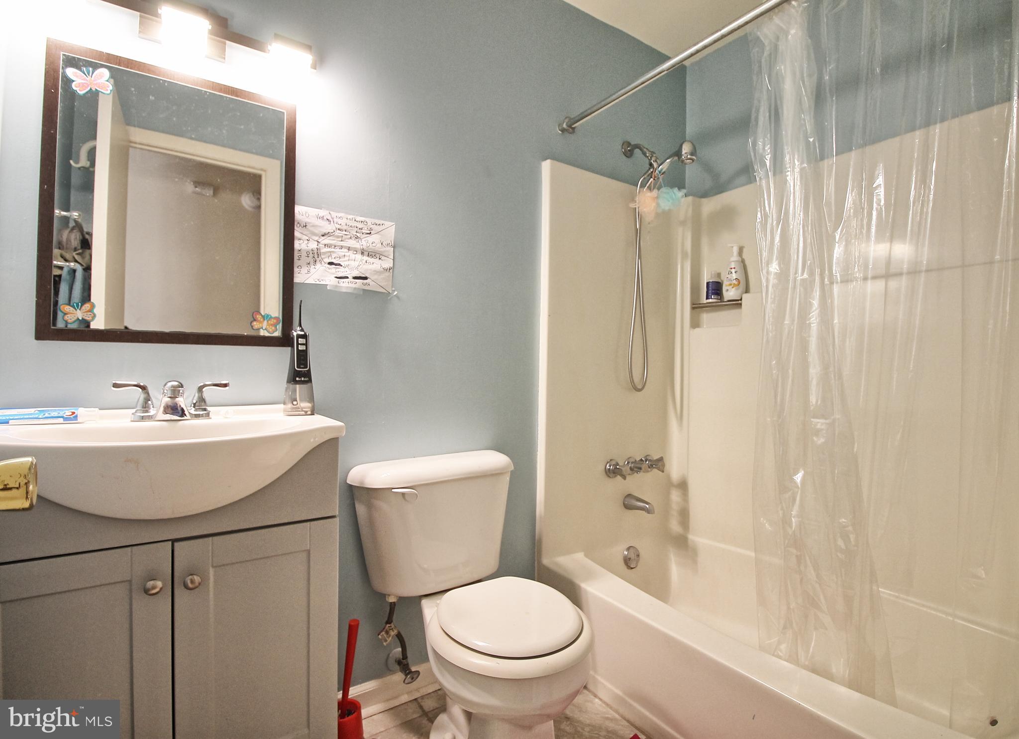 LAURELTON - Residential