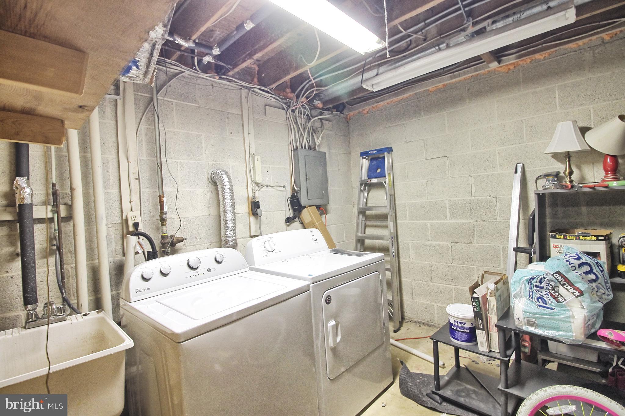 LAURELTON - Residential