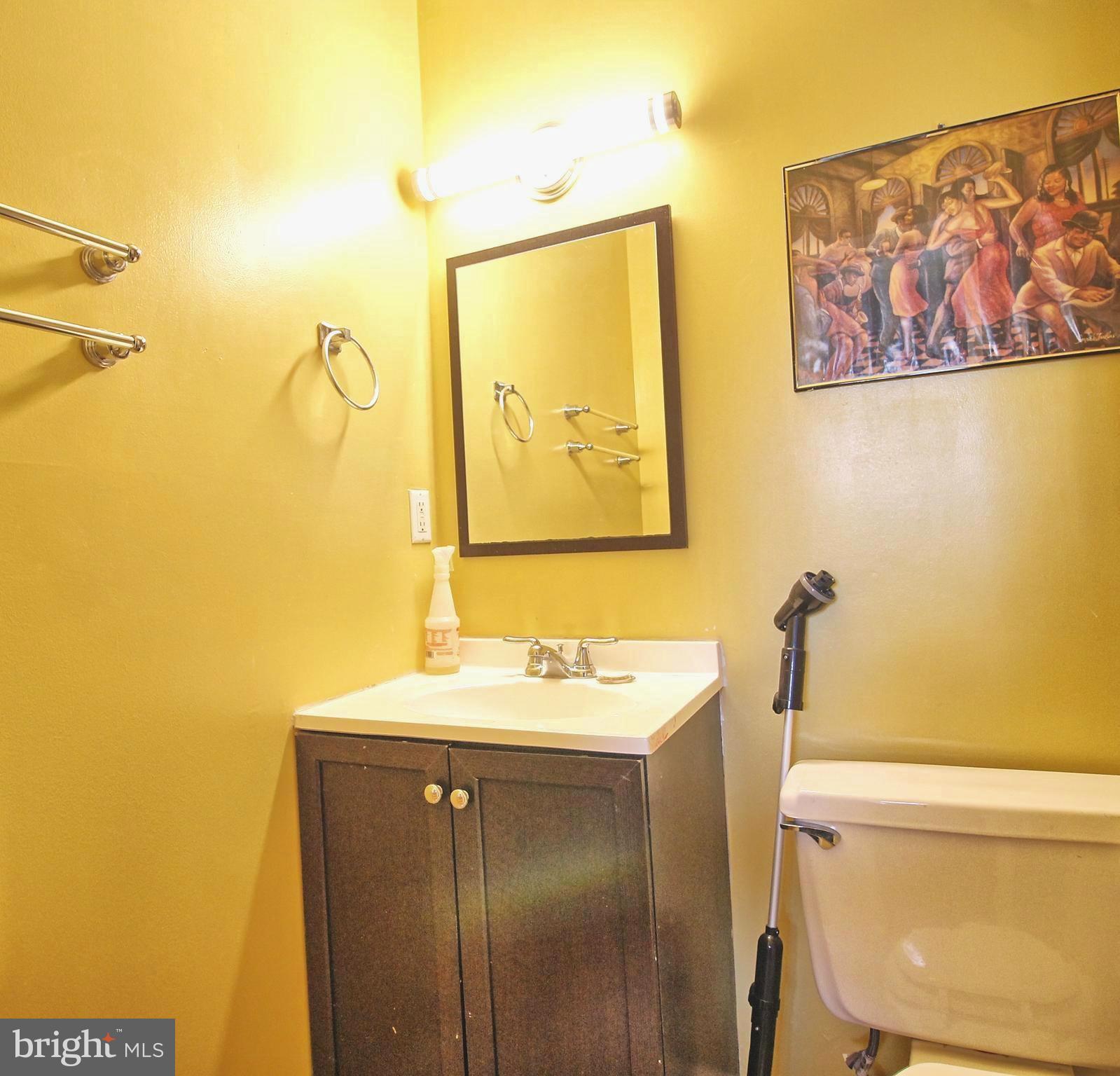 LAURELTON - Residential