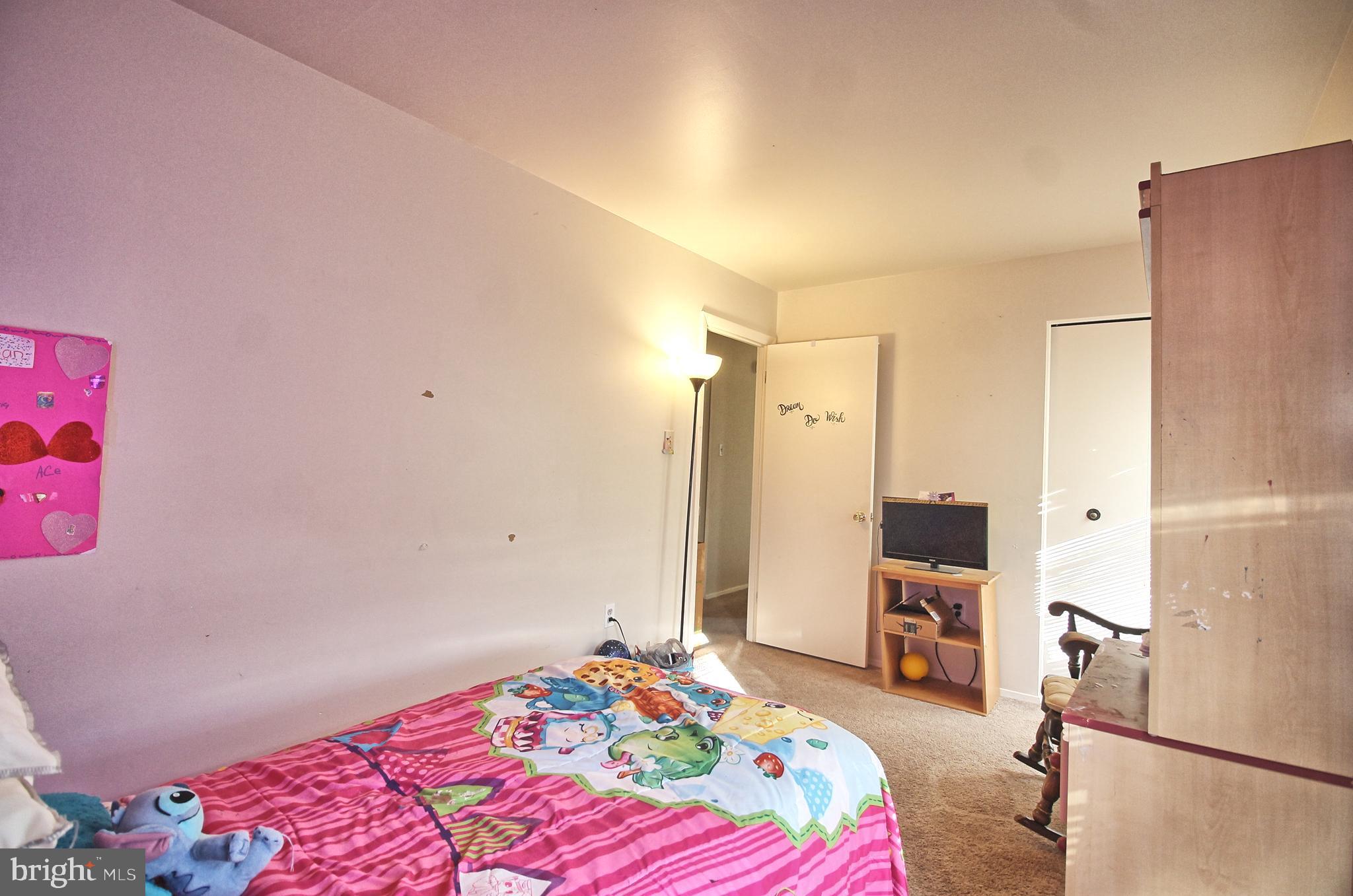 LAURELTON - Residential