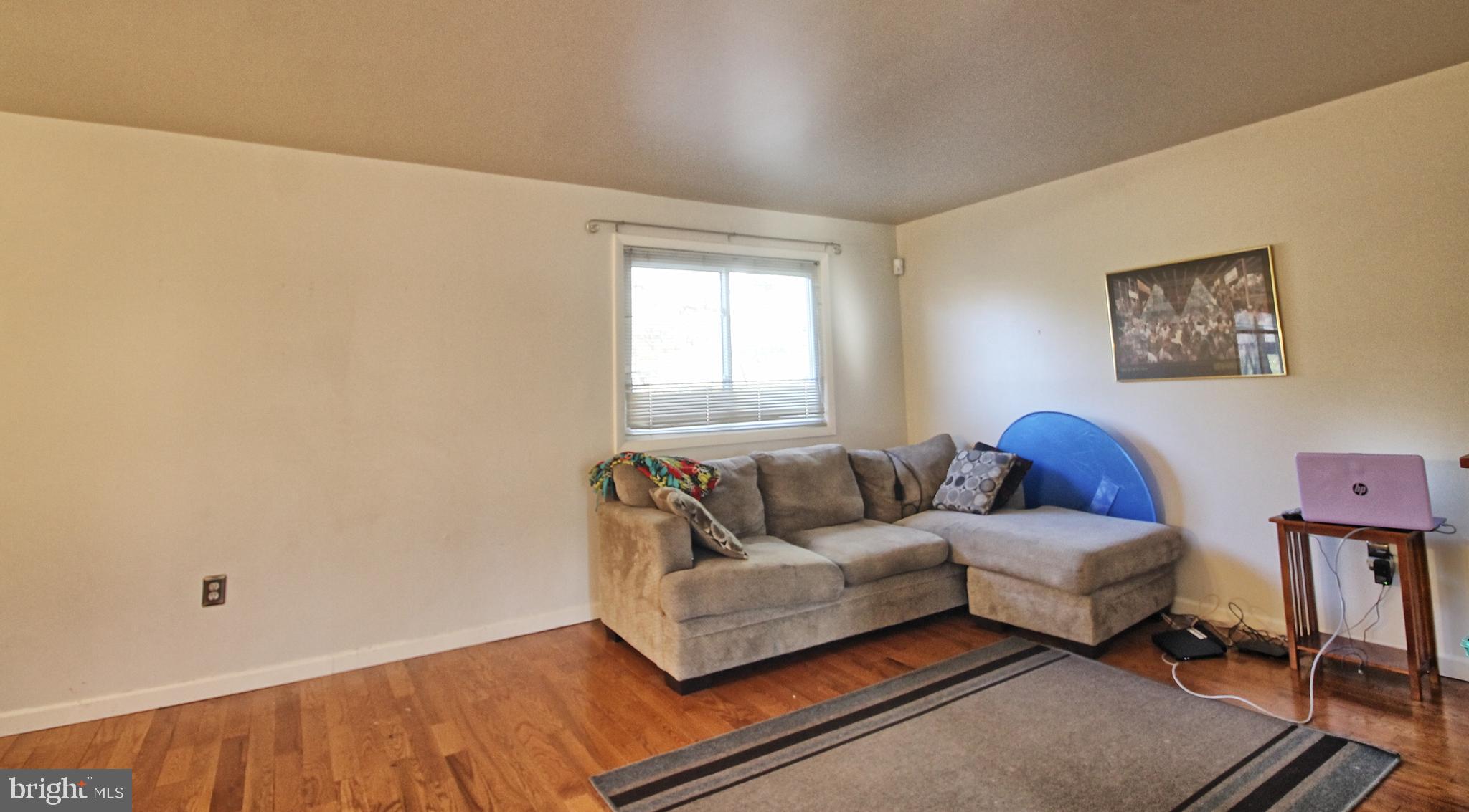 LAURELTON - Residential