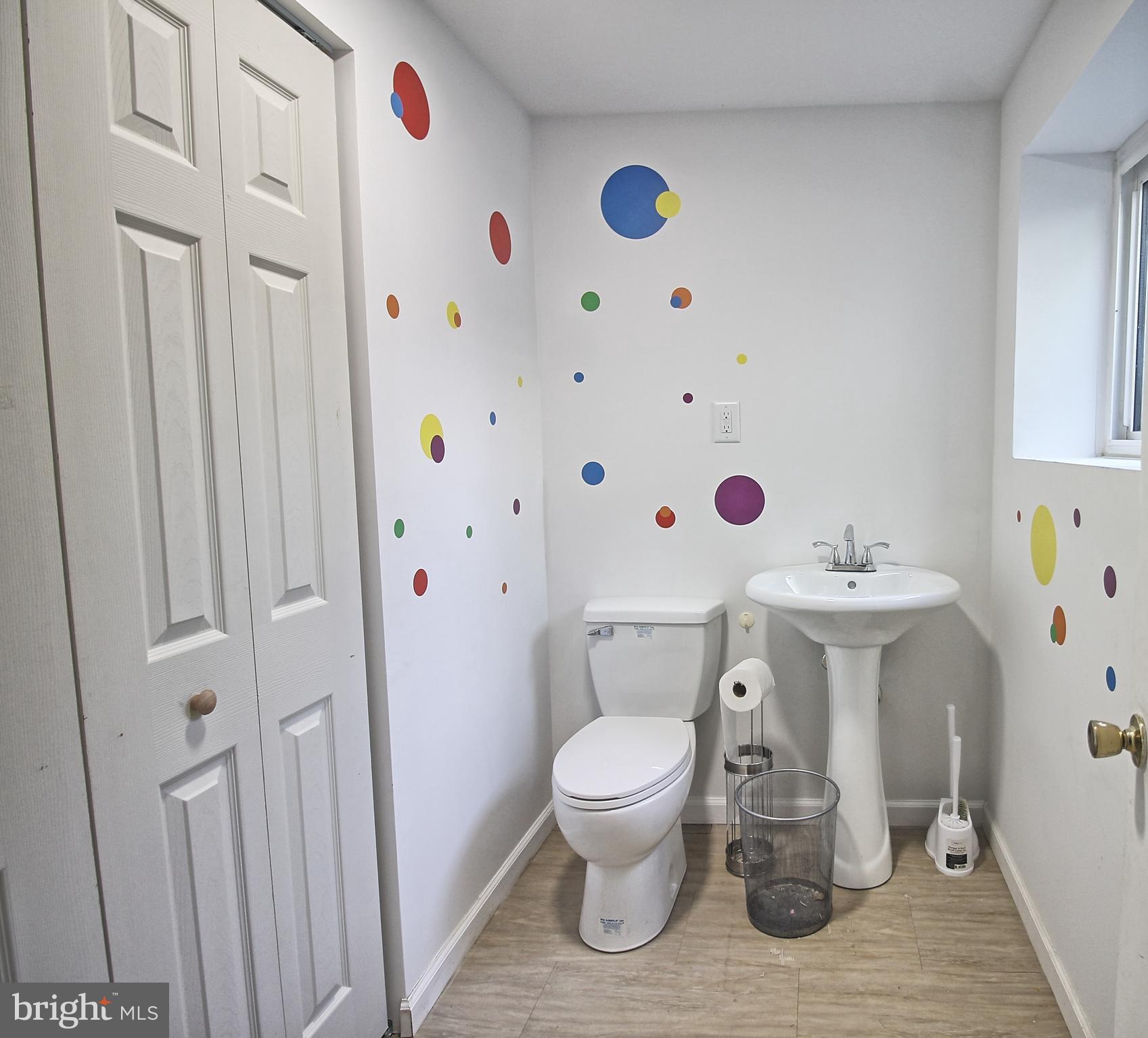 LAURELTON - Residential