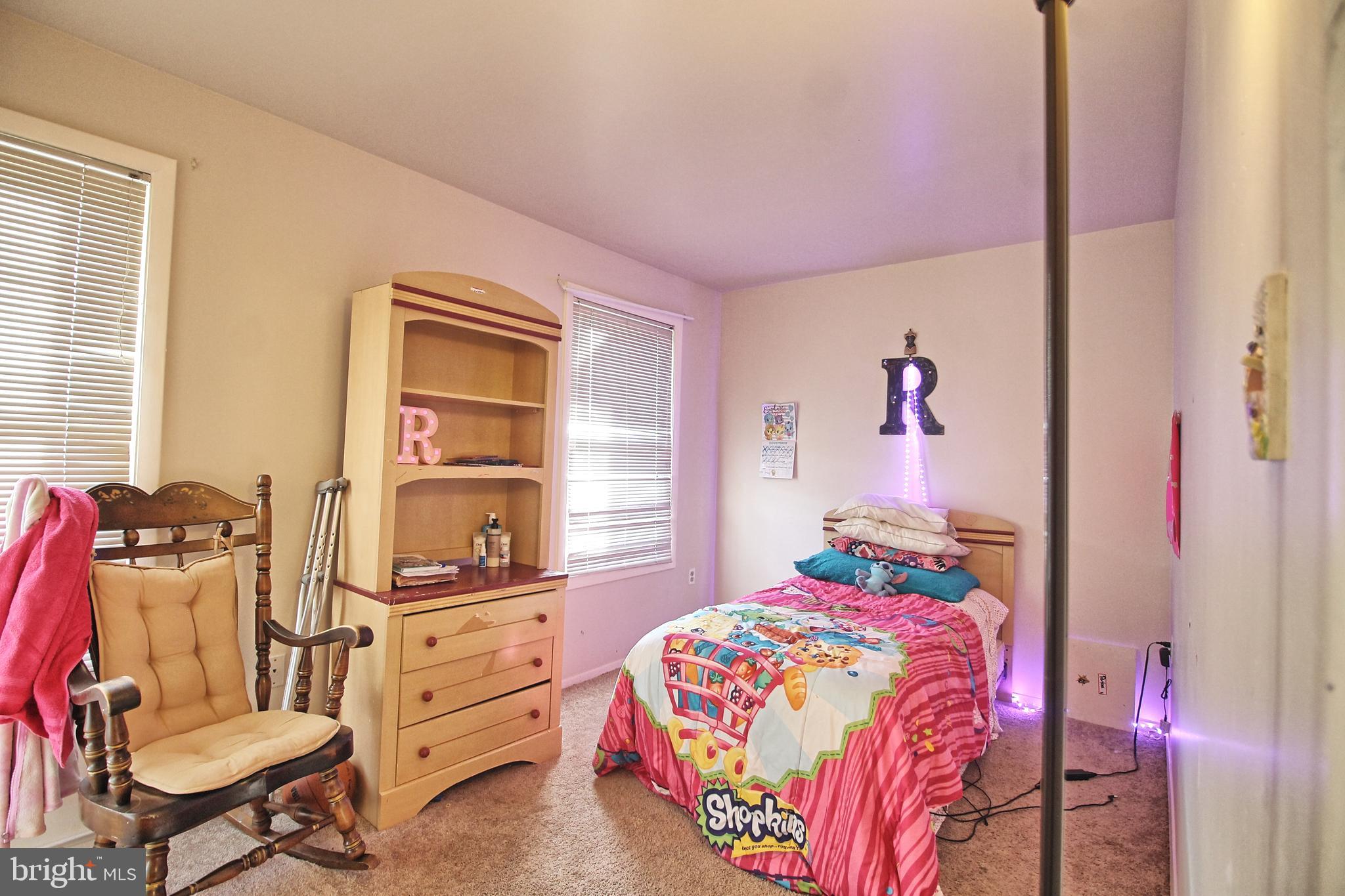 LAURELTON - Residential