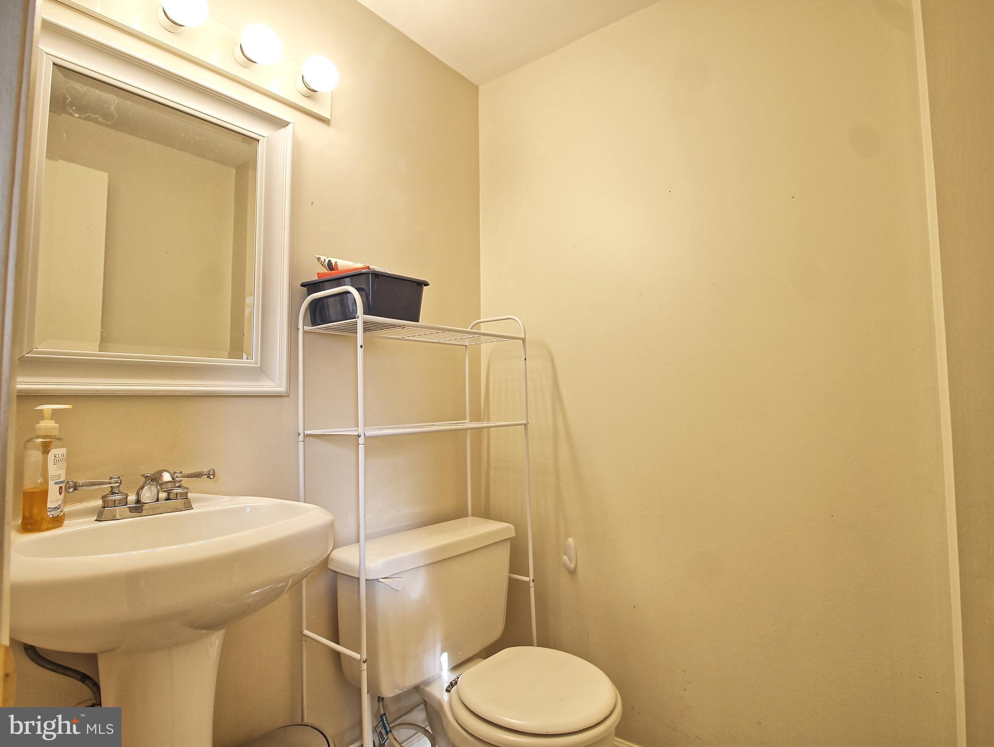 LAURELTON - Residential