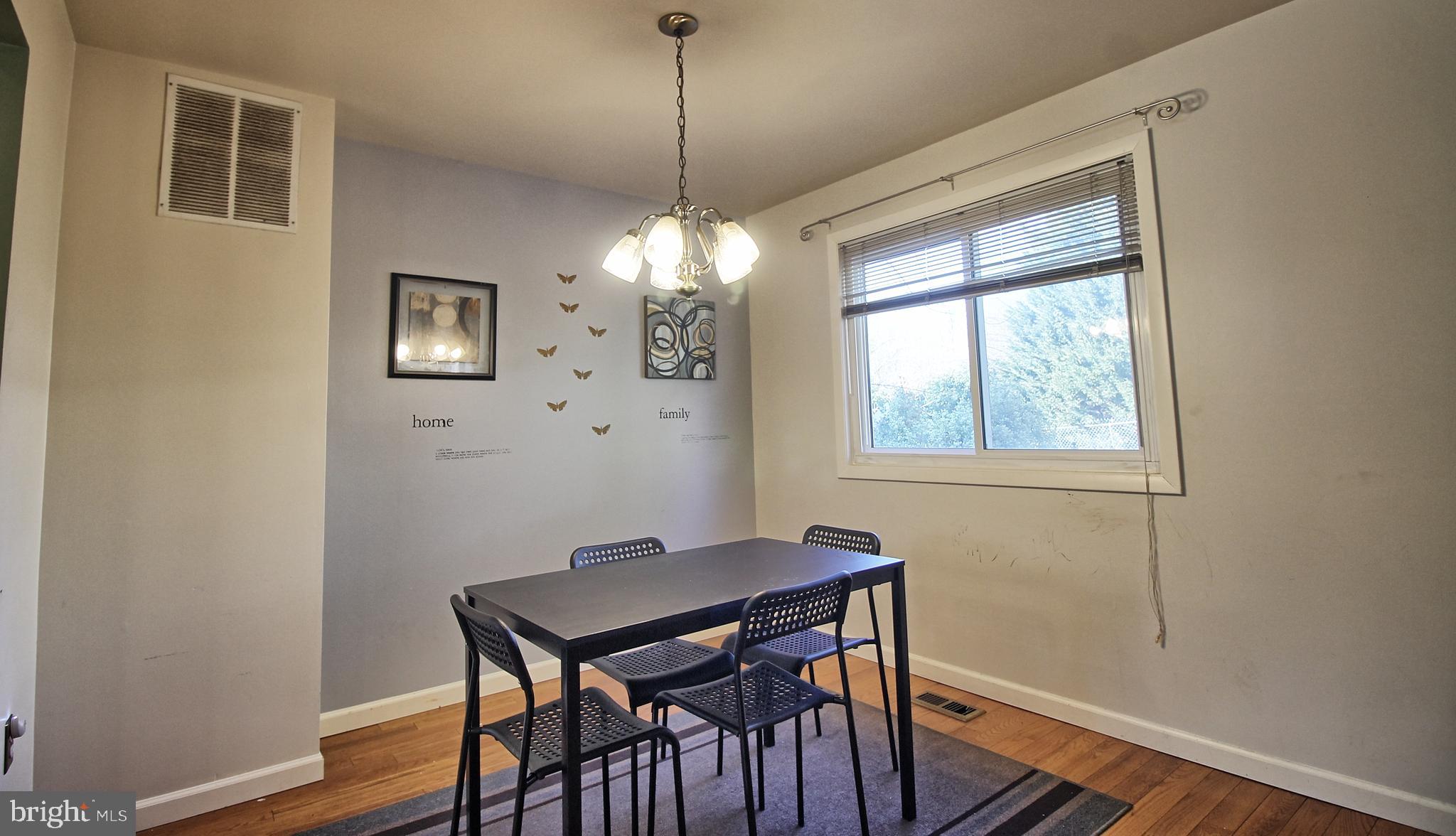 LAURELTON - Residential