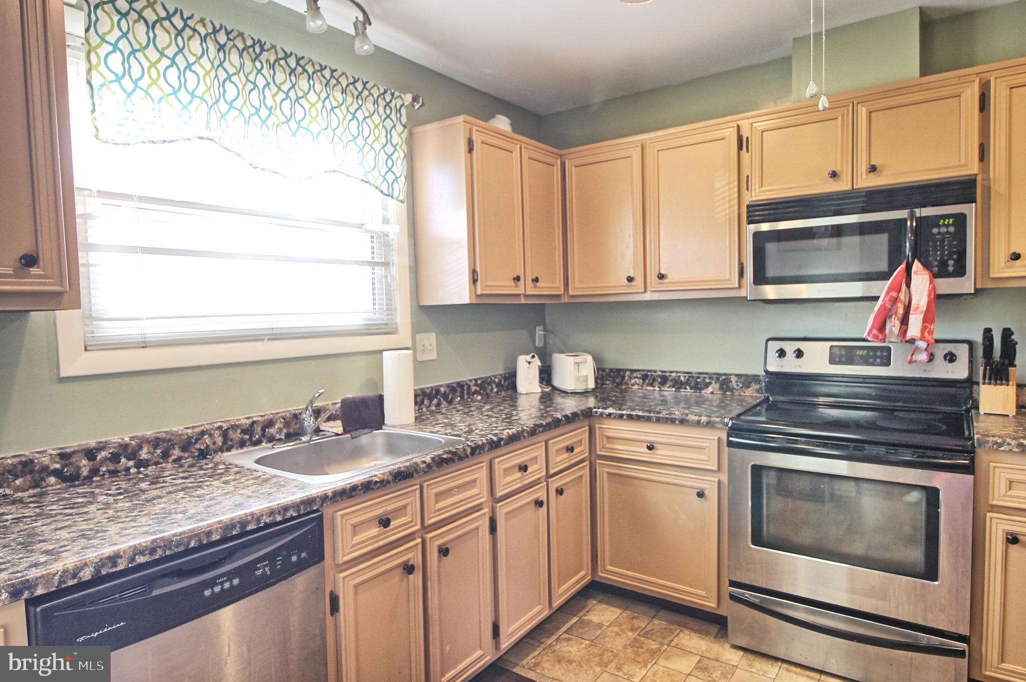 LAURELTON - Residential