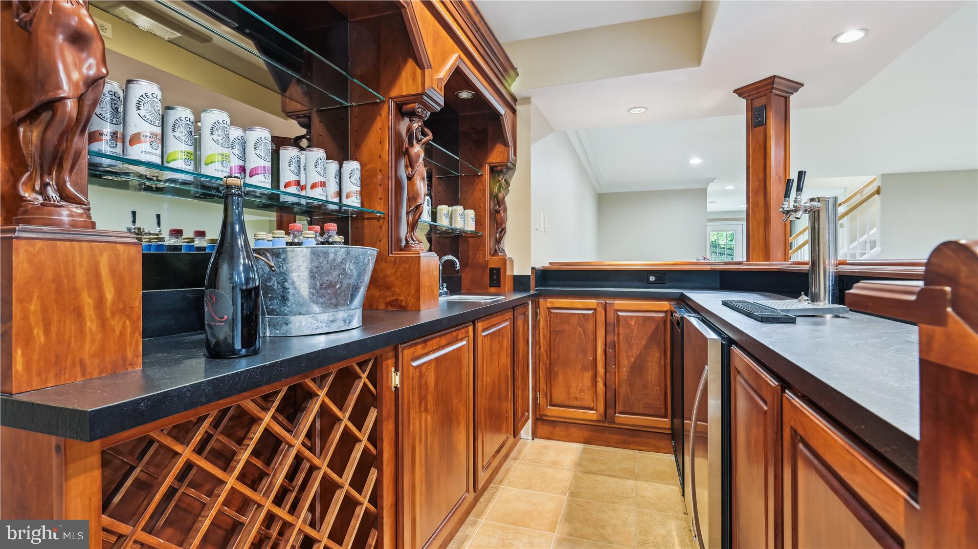 SUZANNE'S WAY - Residential