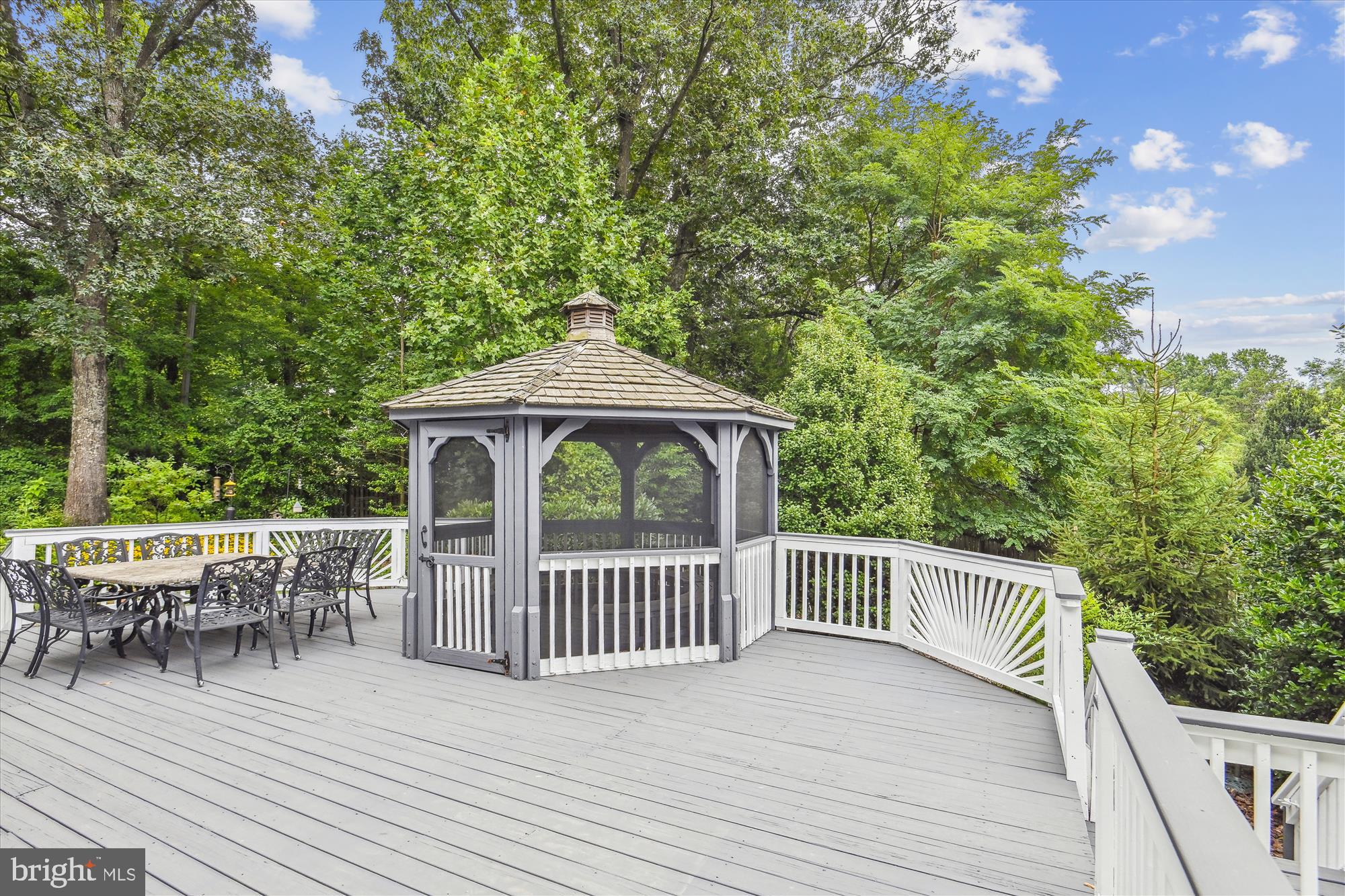 SUZANNE'S WAY - Residential