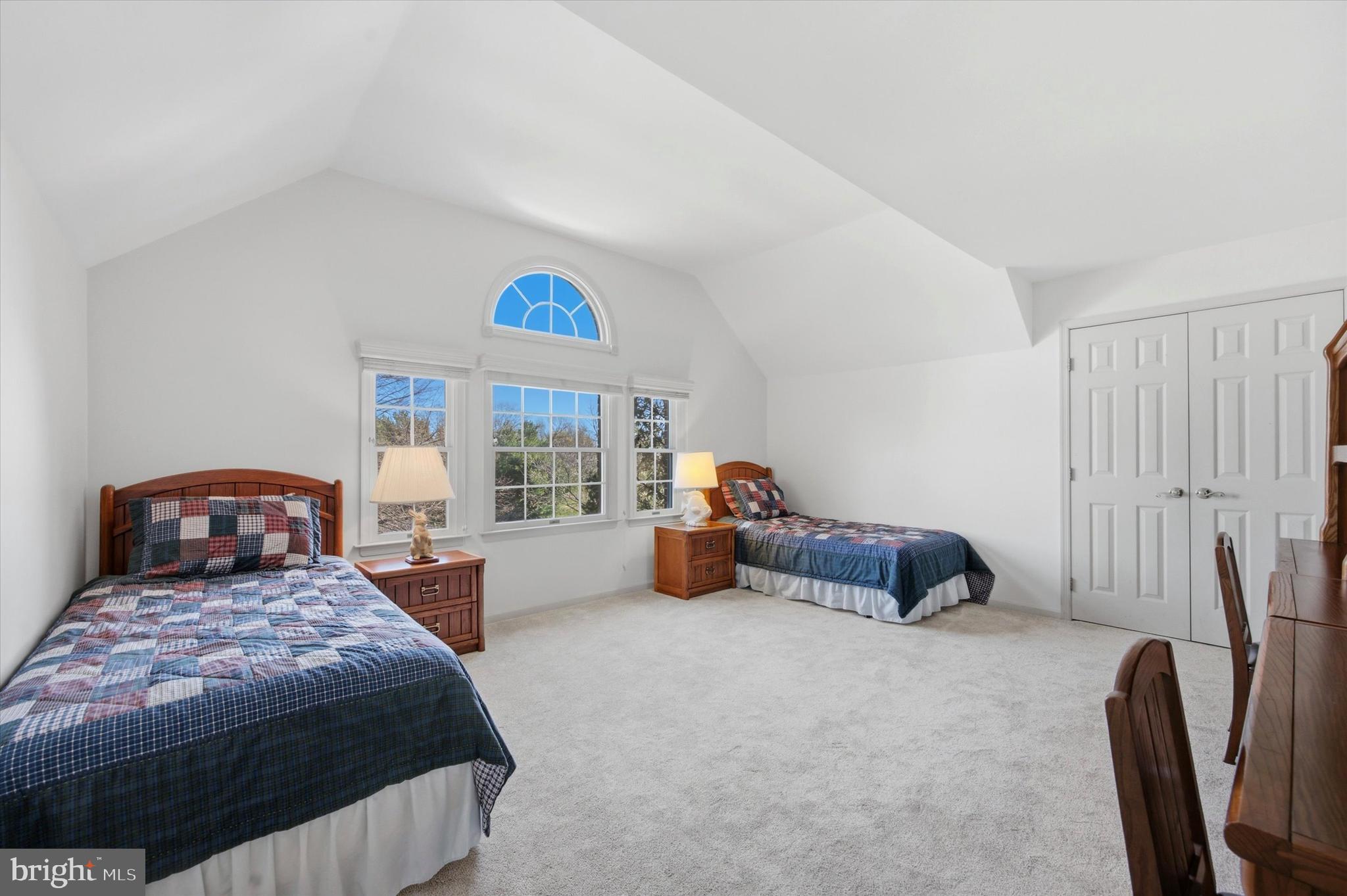 HILLCREST MDWS - Residential