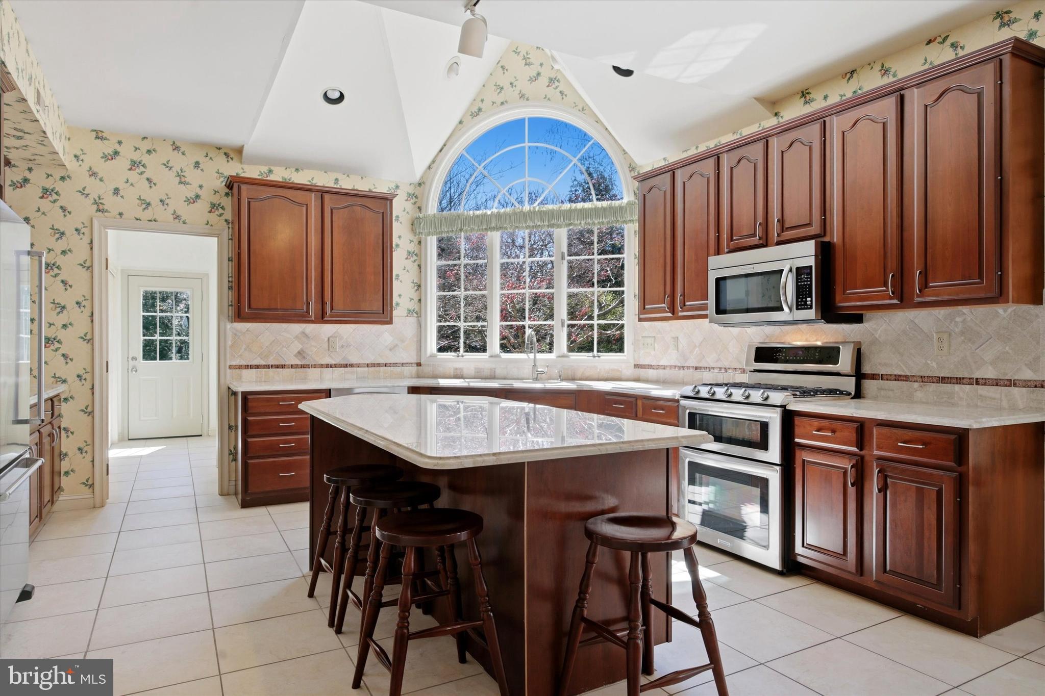 HILLCREST MDWS - Residential