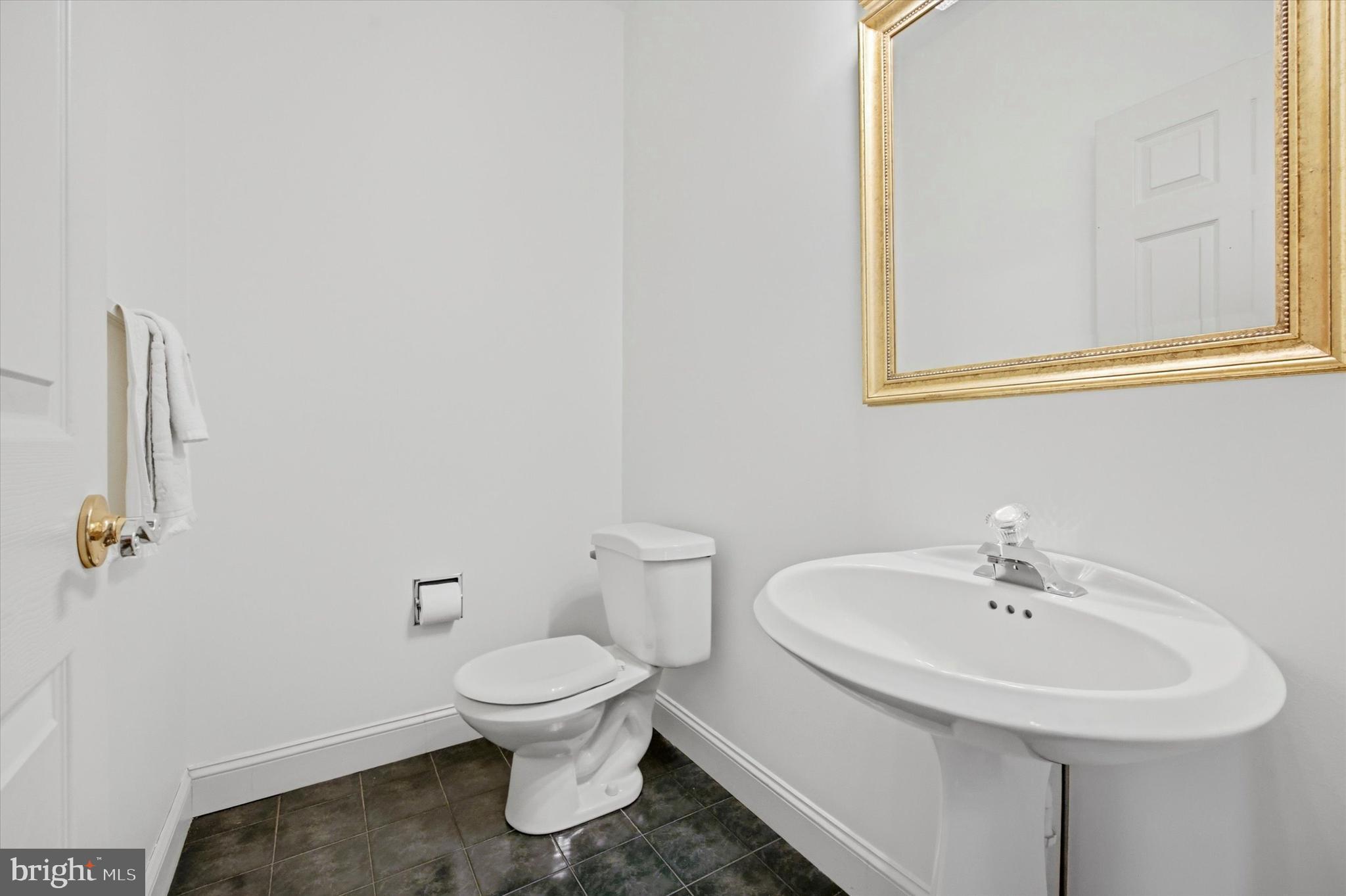 HILLCREST MDWS - Residential