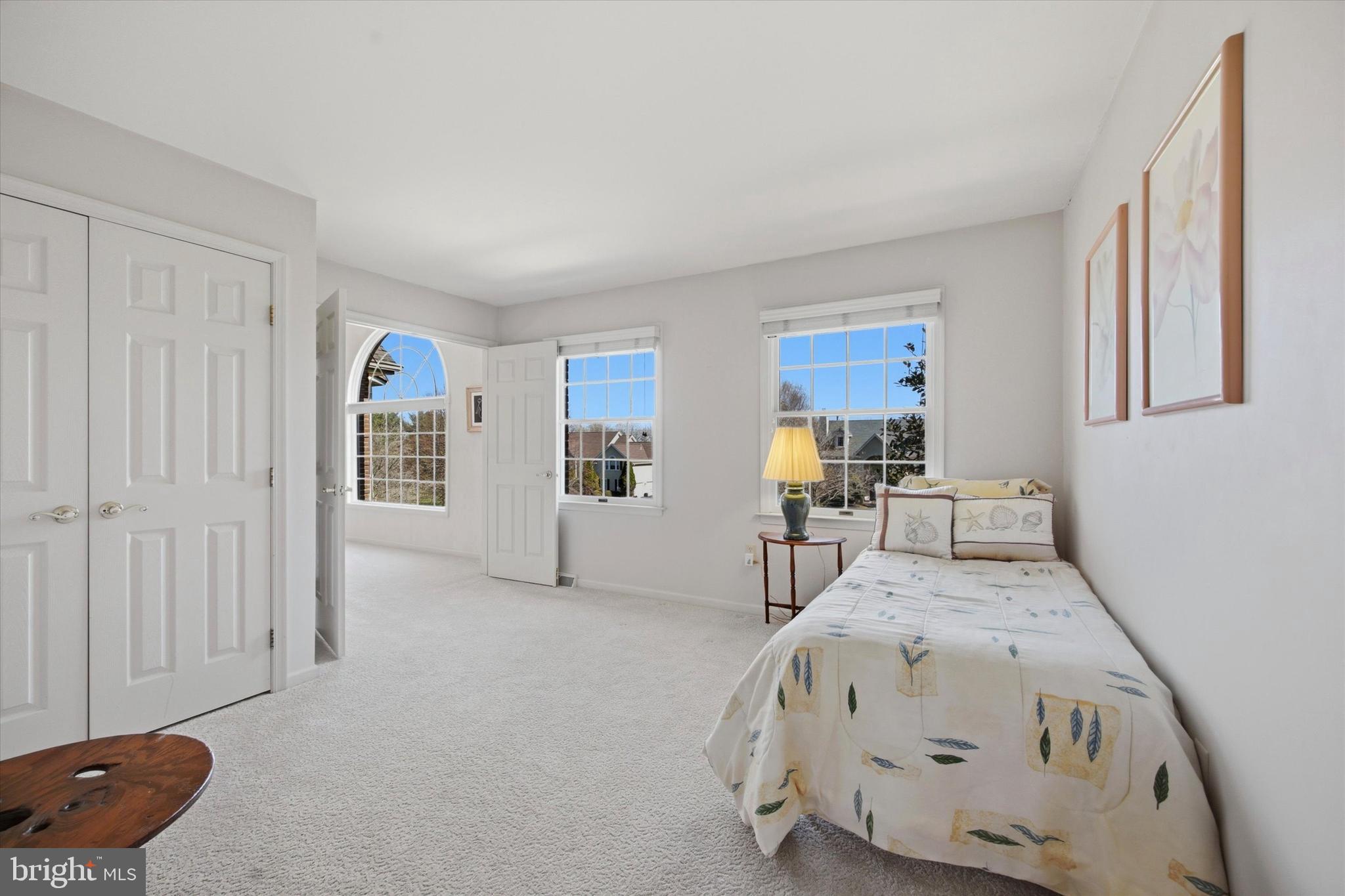 HILLCREST MDWS - Residential