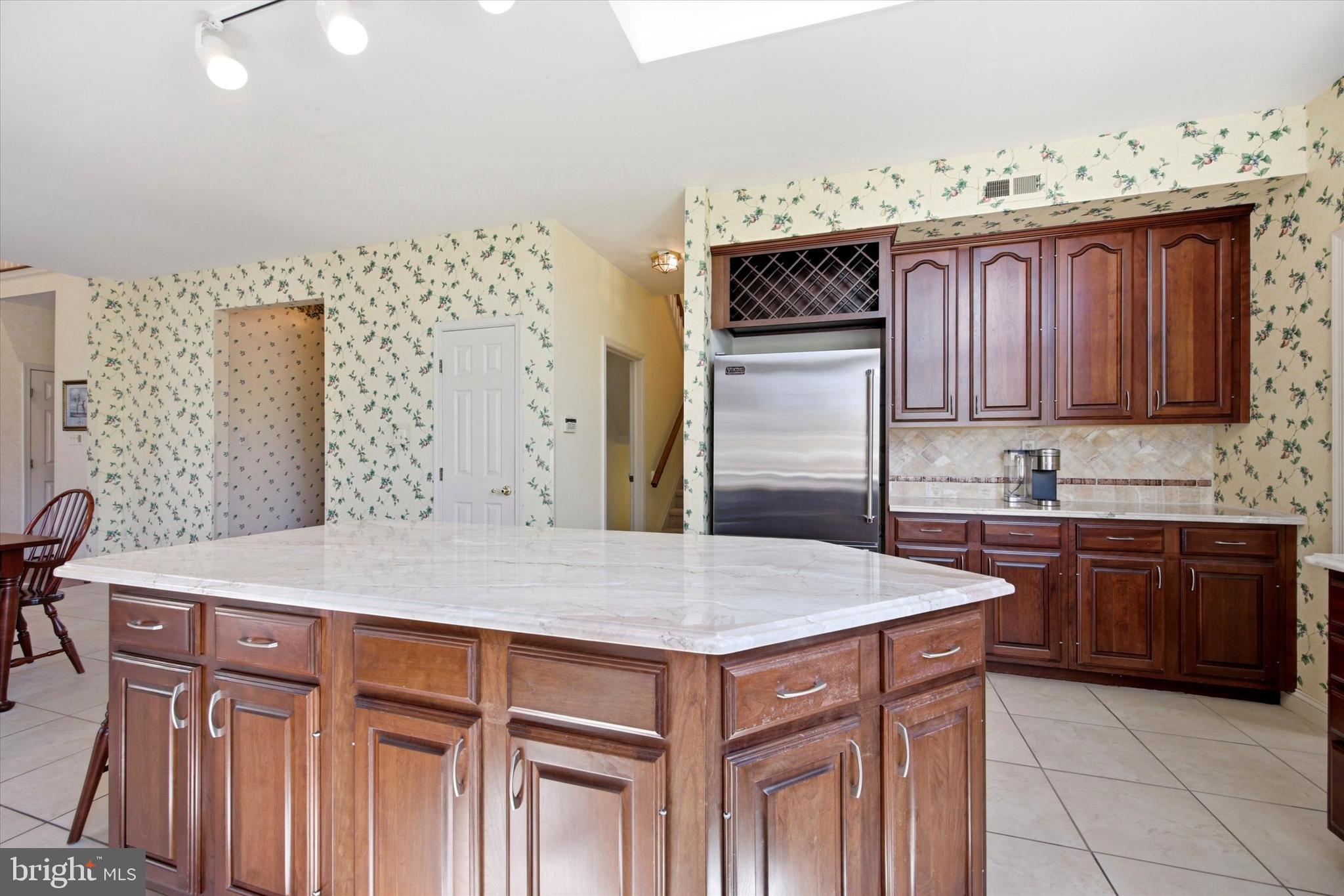 HILLCREST MDWS - Residential