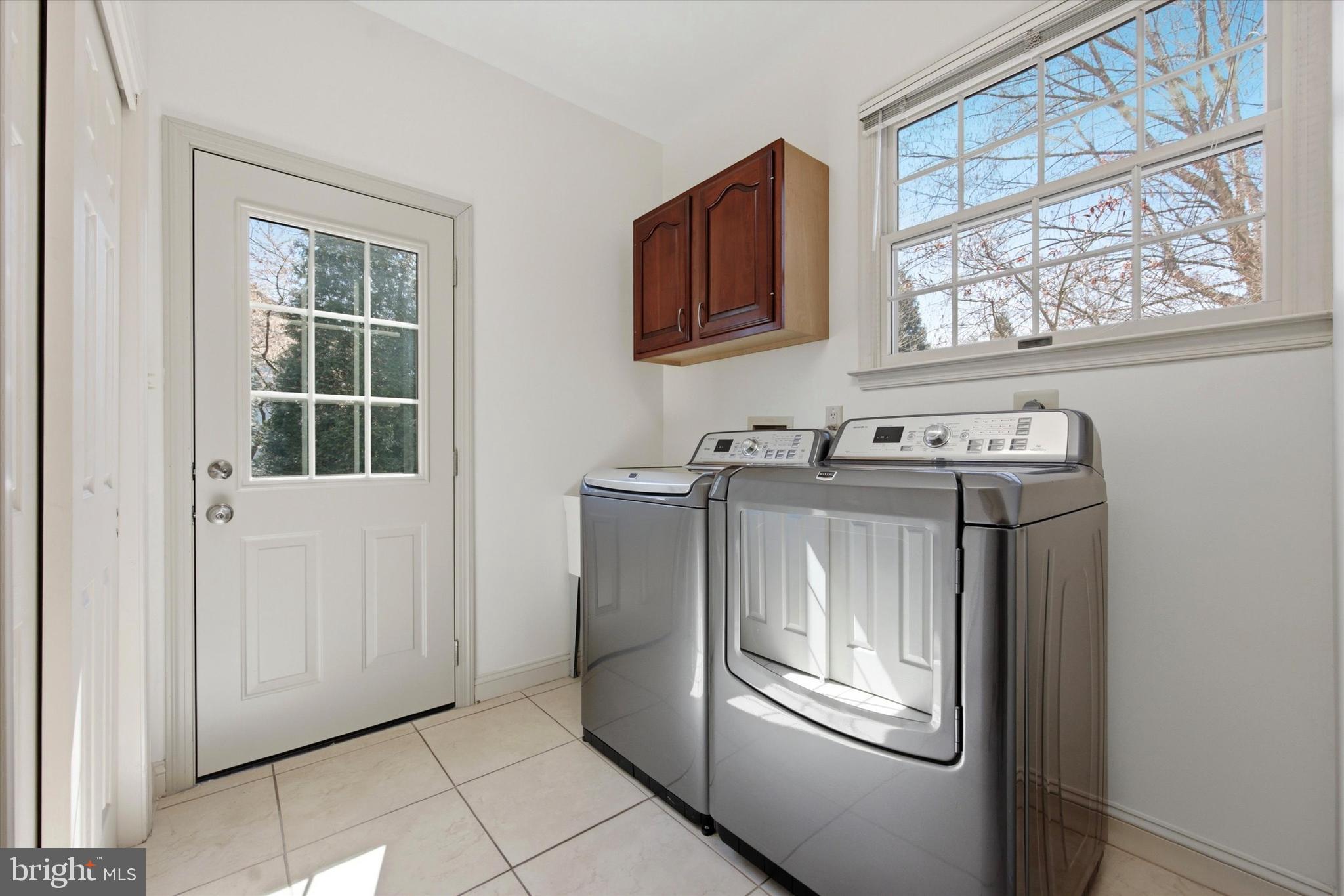 HILLCREST MDWS - Residential