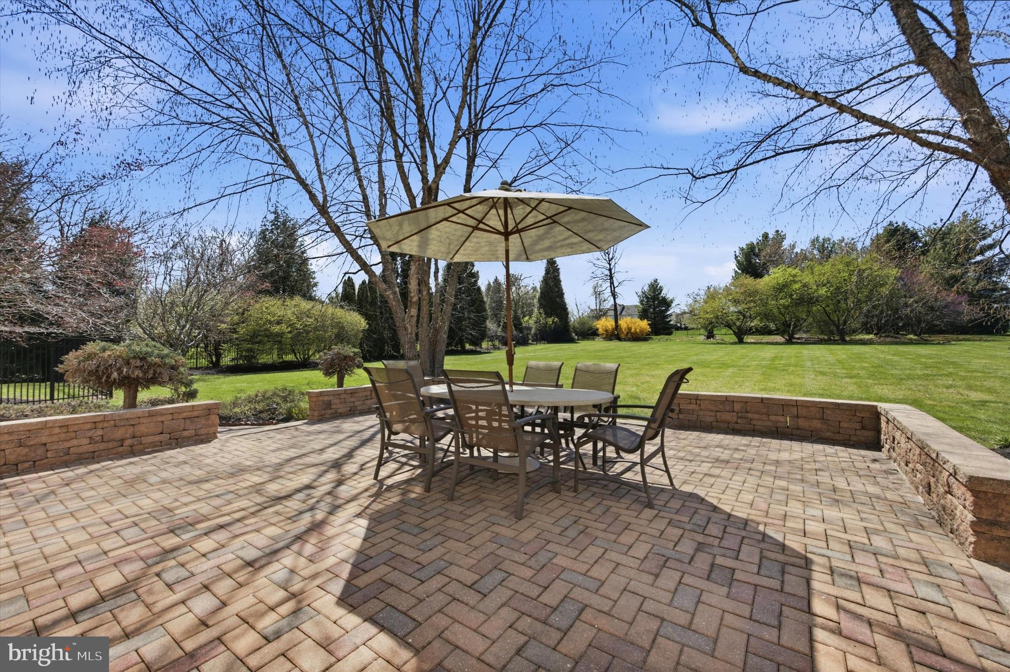 HILLCREST MDWS - Residential